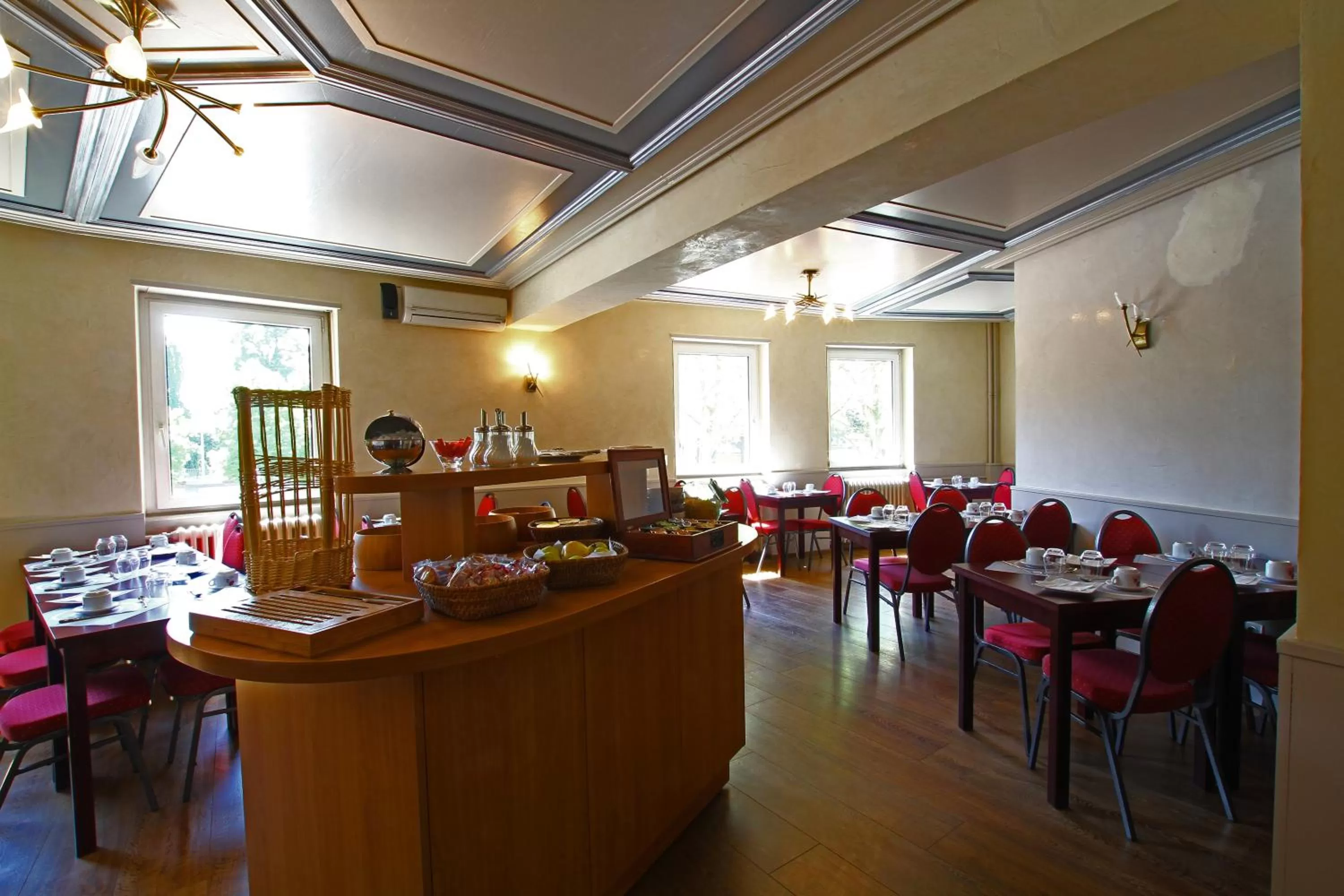 Restaurant/places to eat in Hotel Champ Alsace