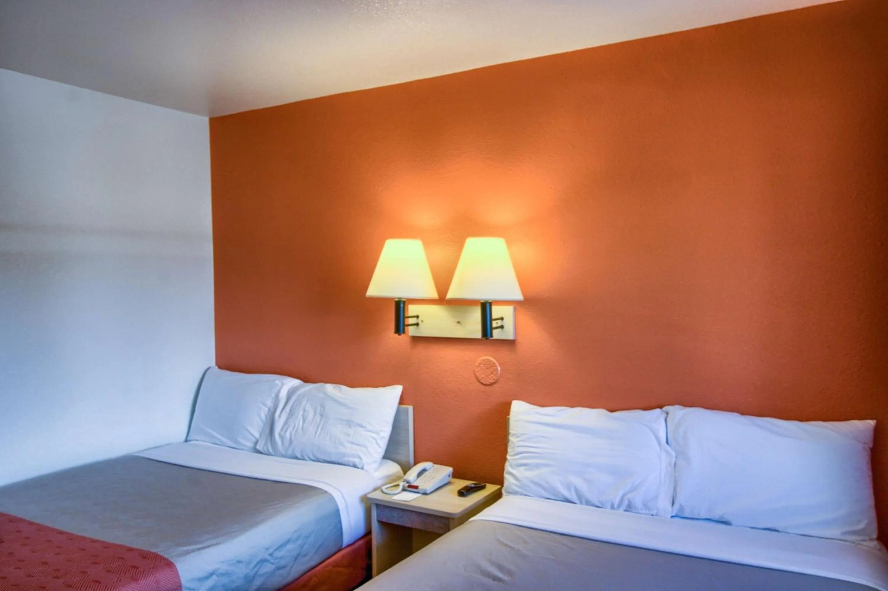 Seating area, Bed in Motel 6-Everett, WA - North