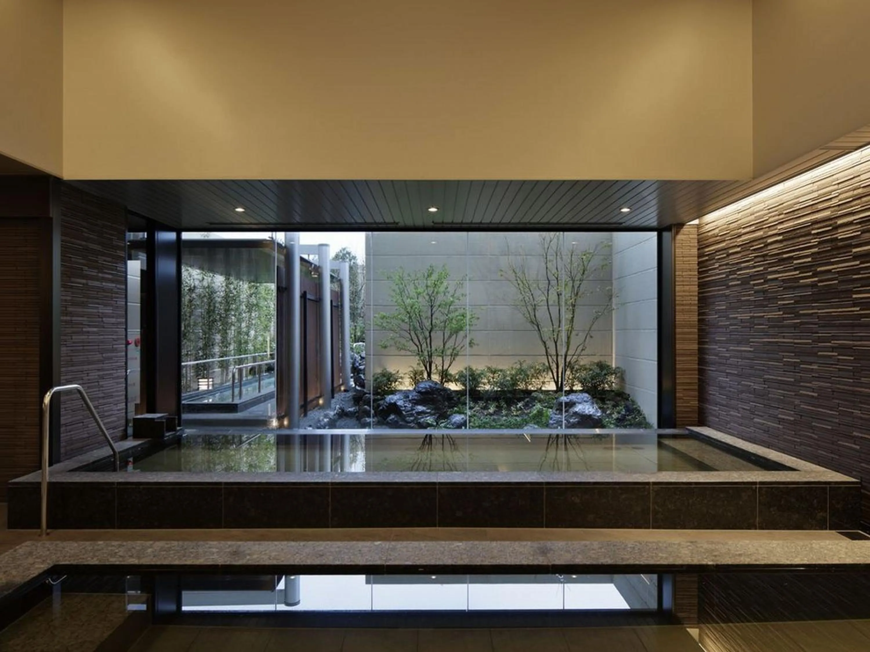 Hot Spring Bath in Kobe Minato Onsen Ren