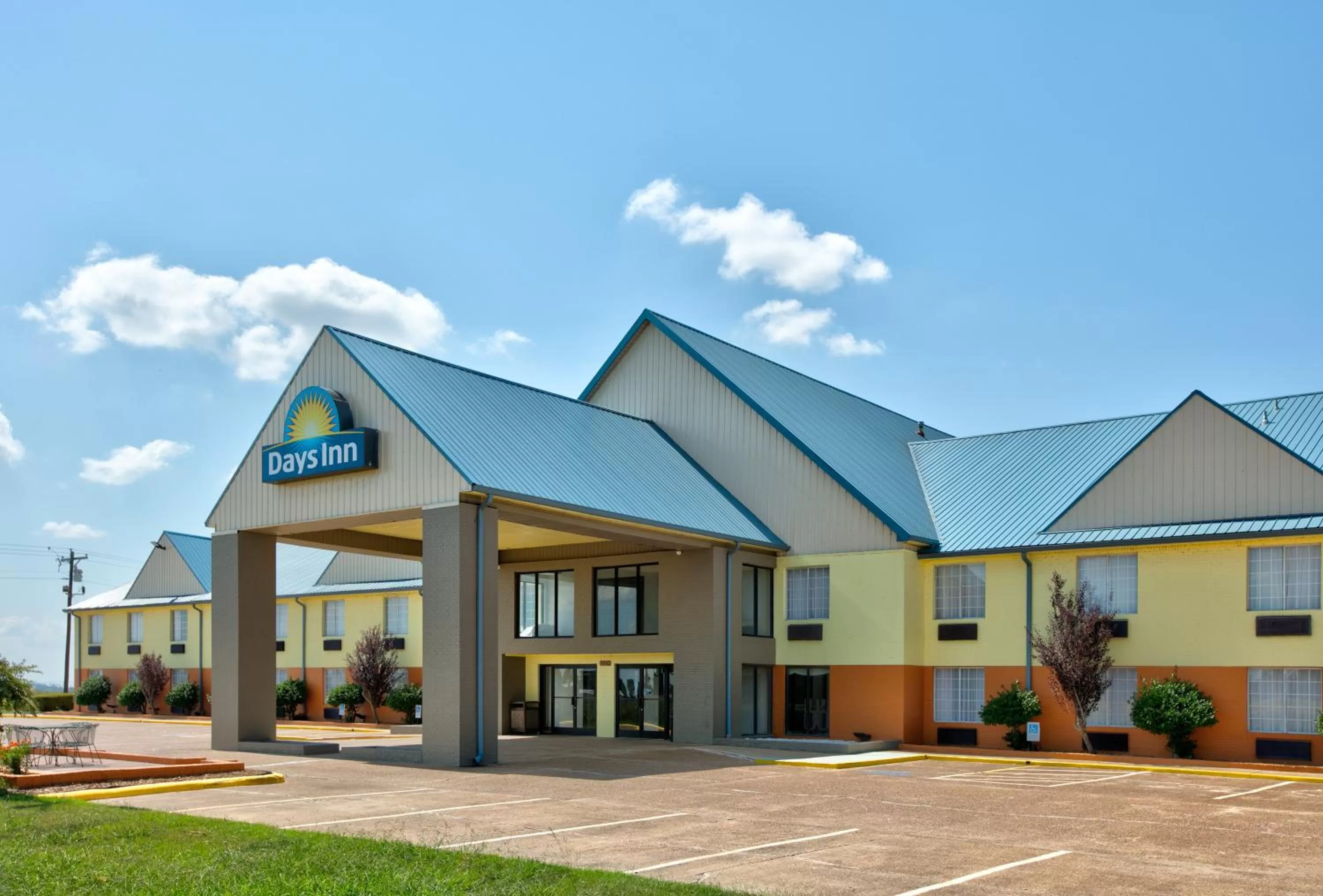 Property building in Days Inn by Wyndham Tunica Resorts