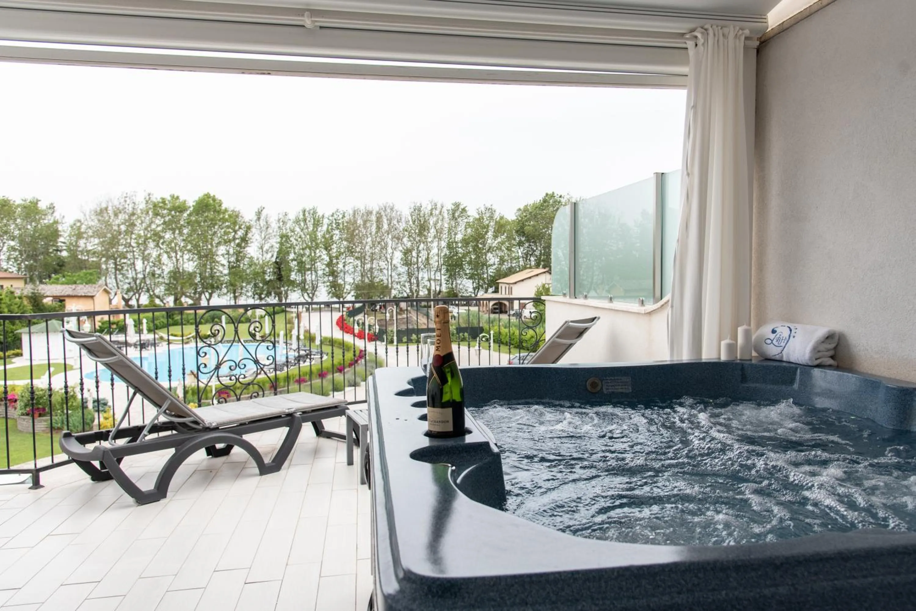 Hot Tub in Ludwig Boutique Hotel & Spa