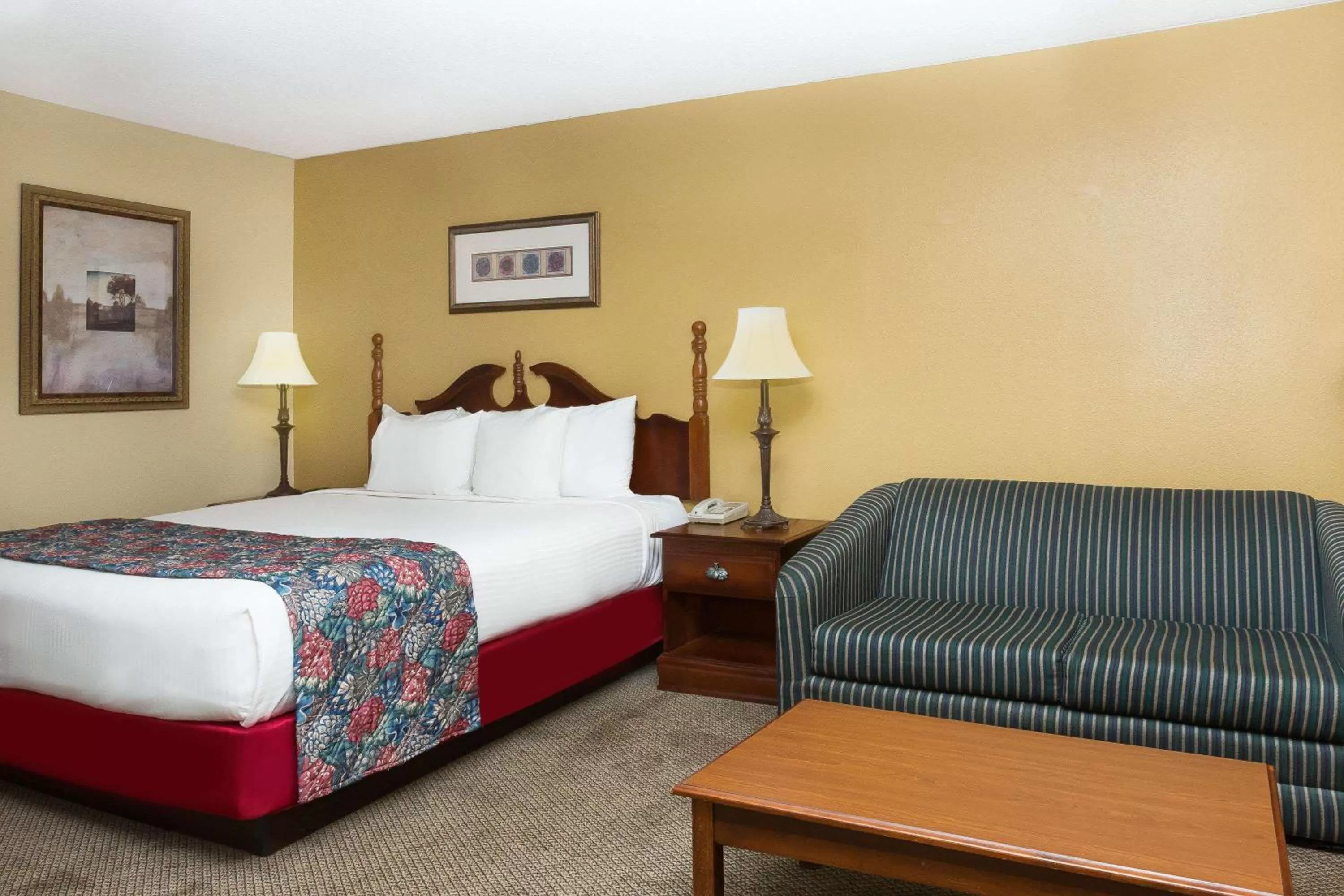 Photo of the whole room in Days Inn by Wyndham Hoover Birmingham