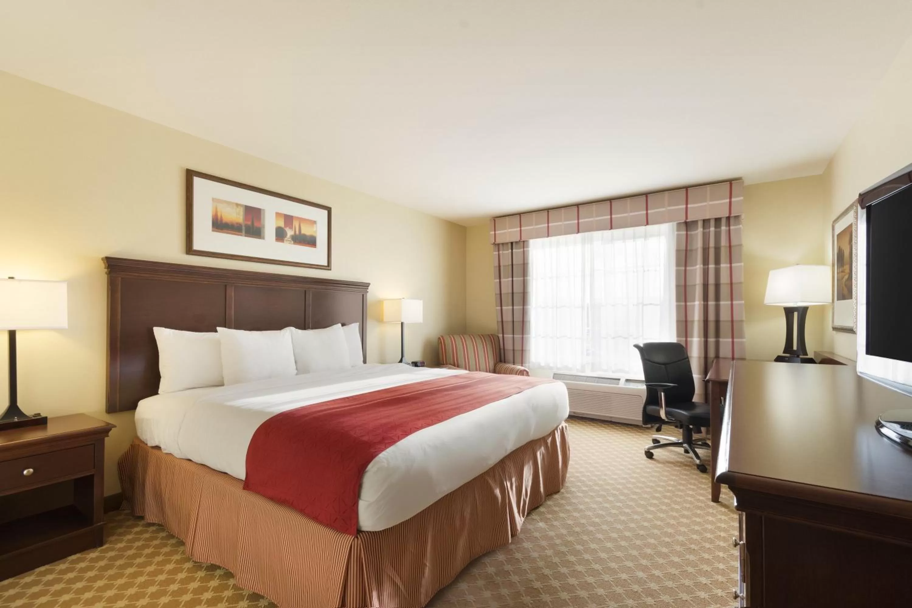 King Room with Roll-in Shower - Disability Access/Non-Smoking in Country Inn & Suites by Radisson, Covington, LA