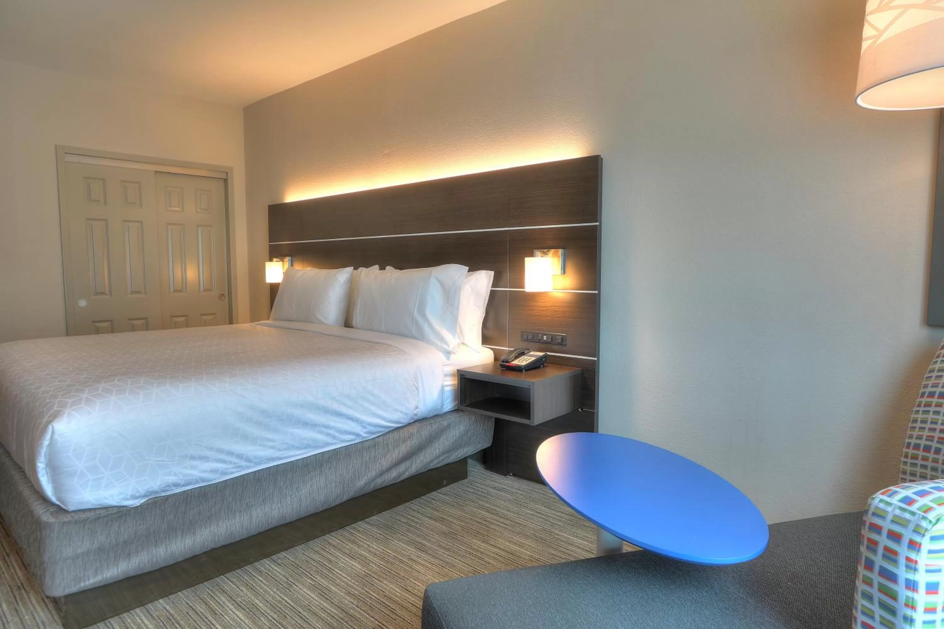 Photo of the whole room, Bed in Holiday Inn Express Hotel & Suites Mobile Saraland by IHG