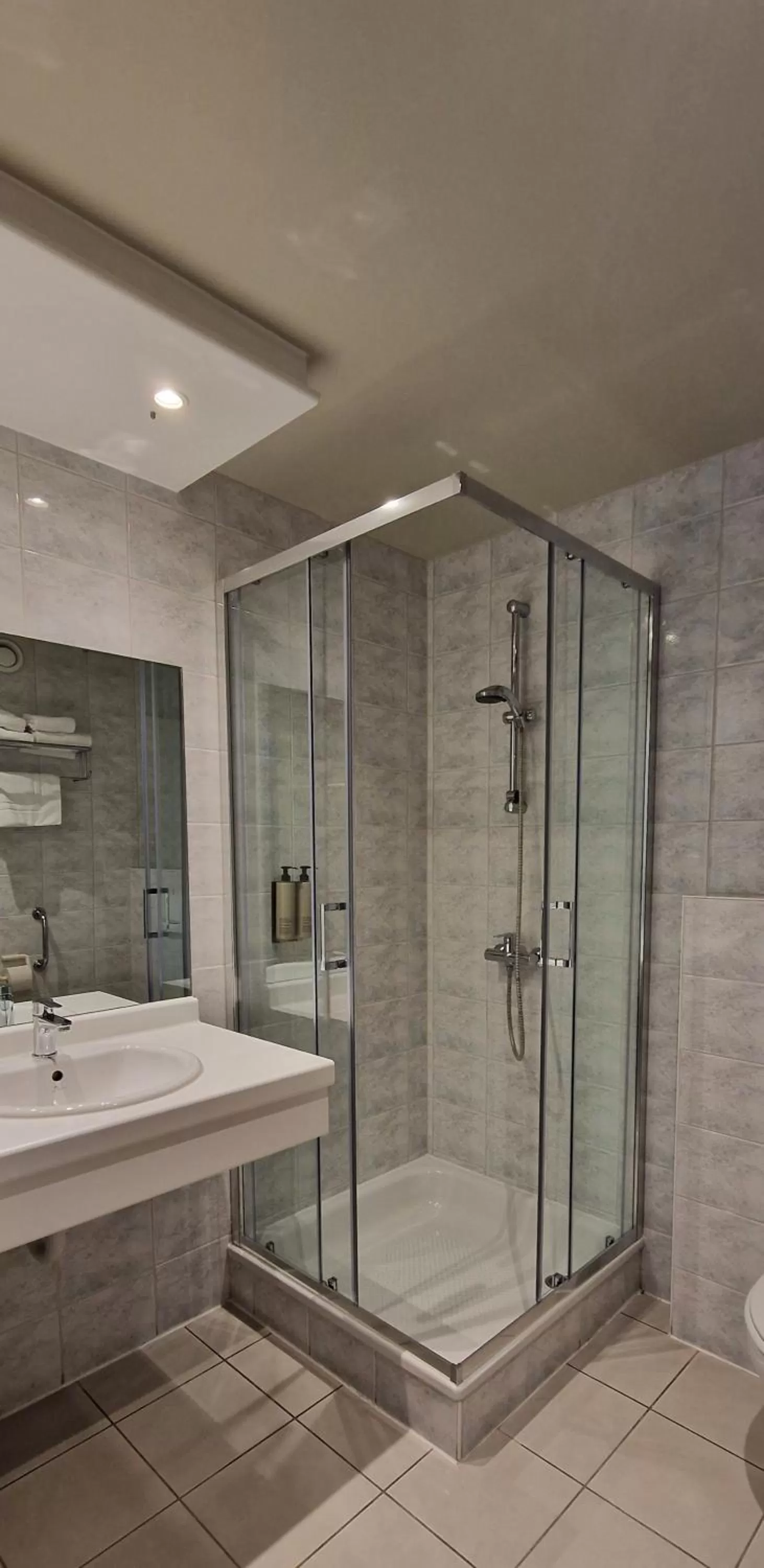 Bathroom in Hotel Les Dunes