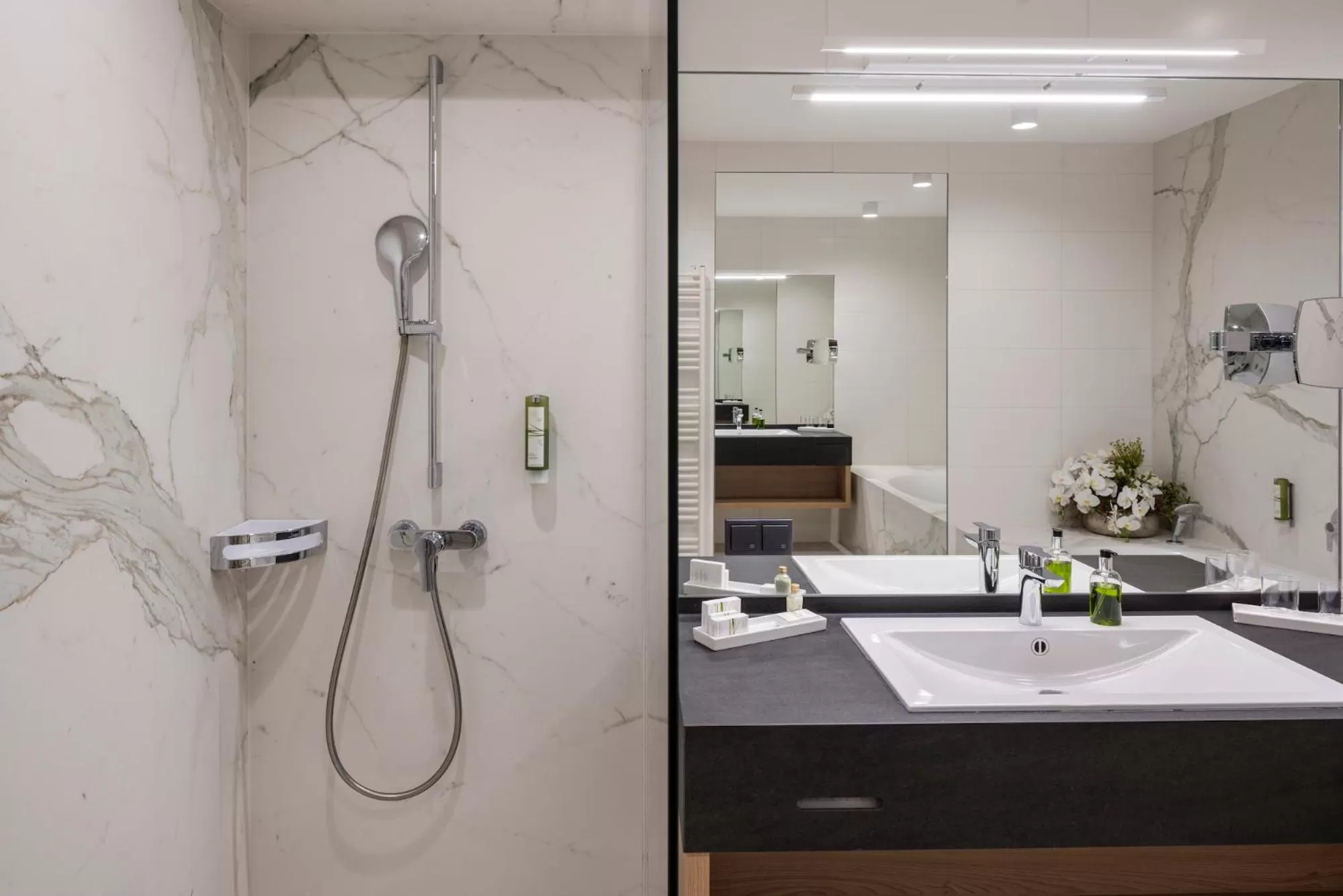 Shower in Hotel Turmhof