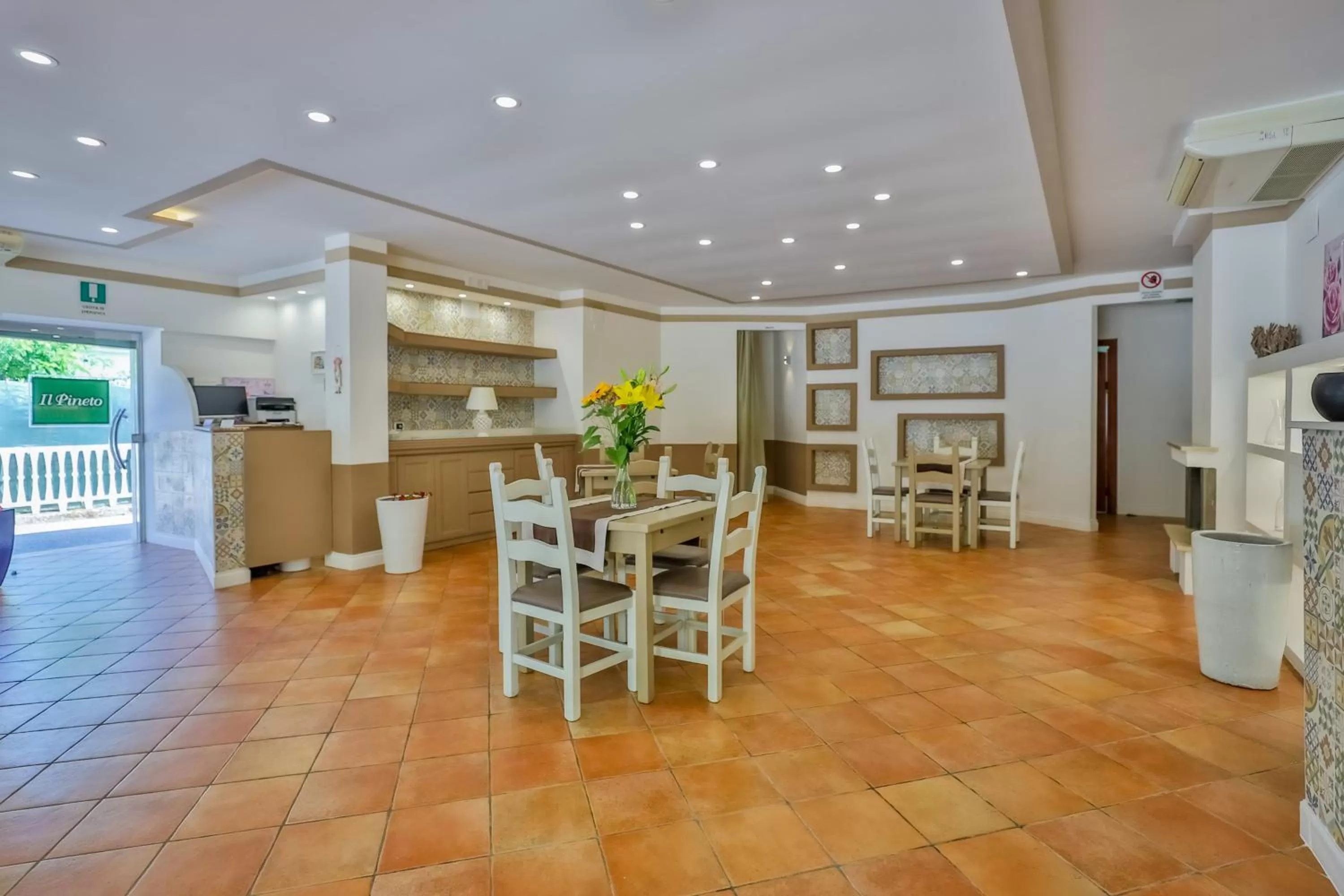 Lobby or reception in Il Pineto Paestum Food & Rooms