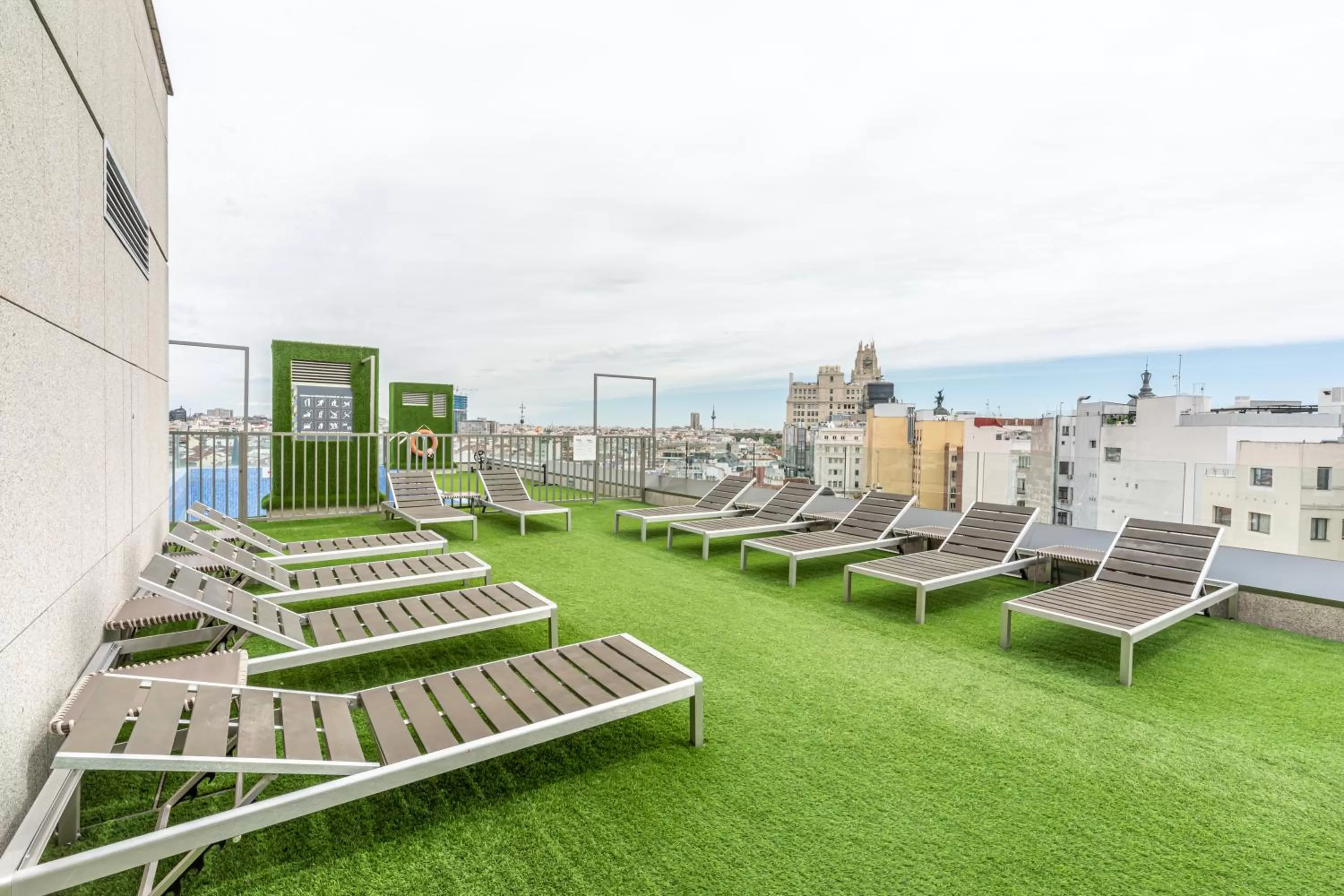 Swimming pool in Gran View Apartments