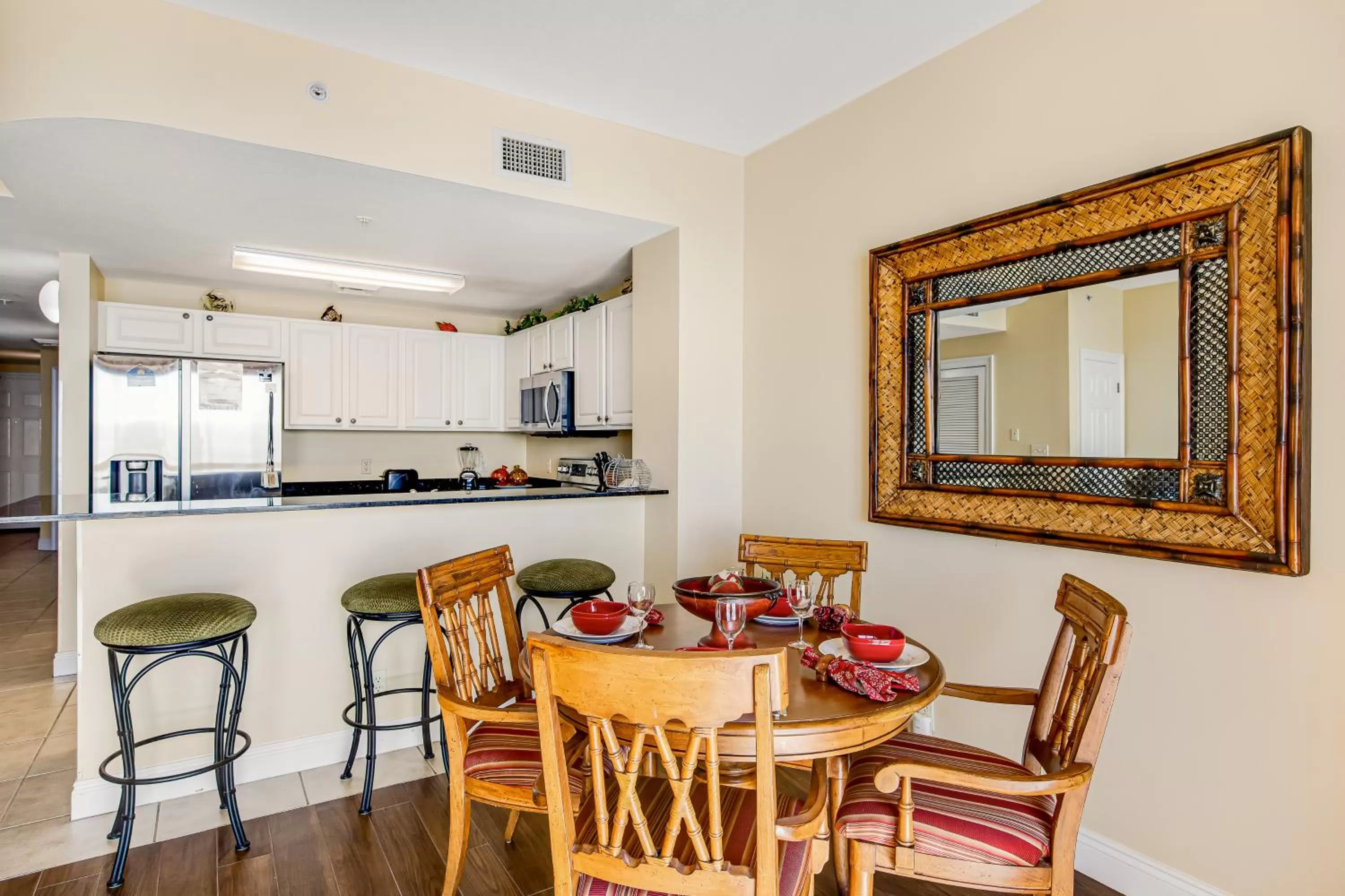 Dining Area in Calypso 603W