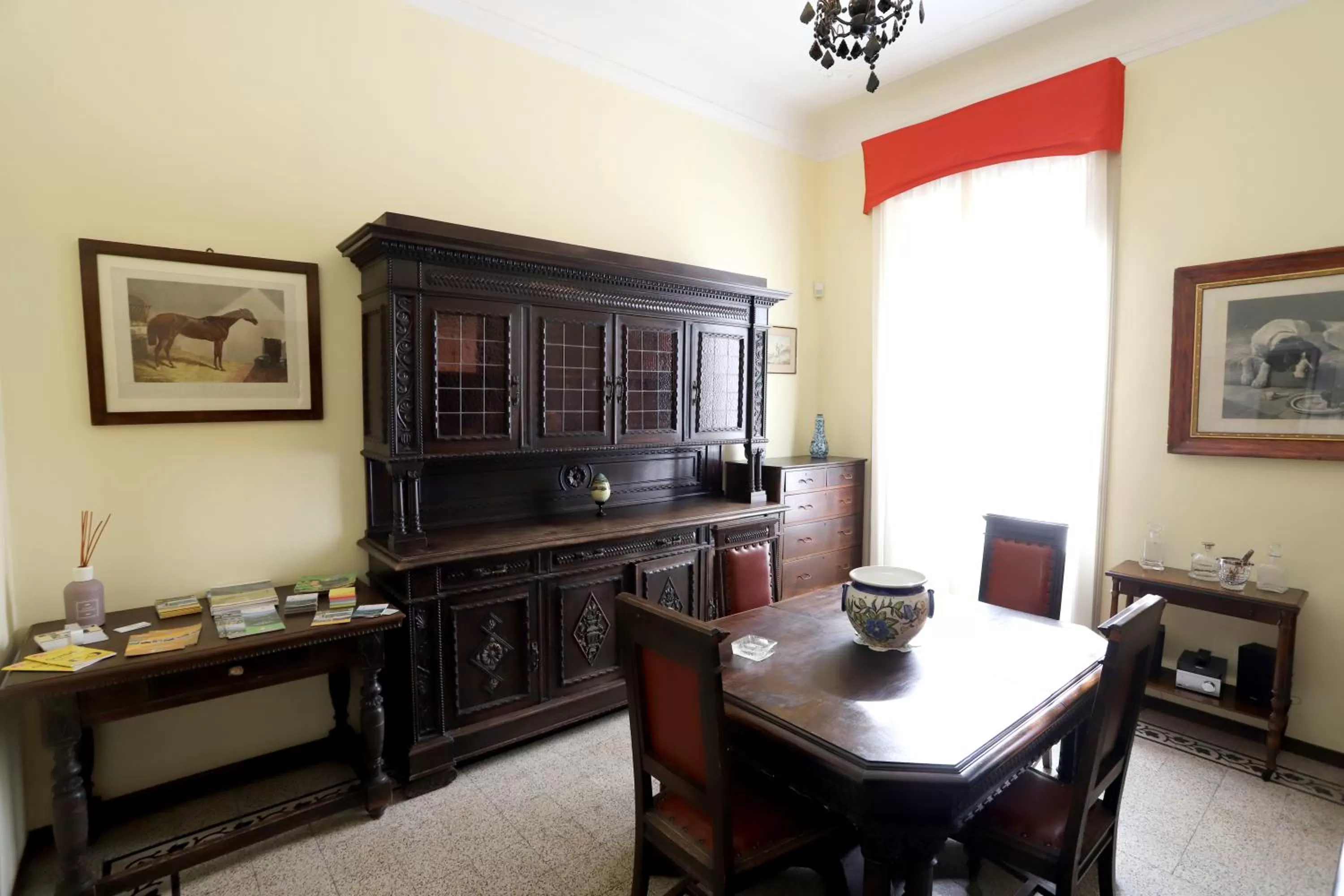 Seating area in La Villa del Lago