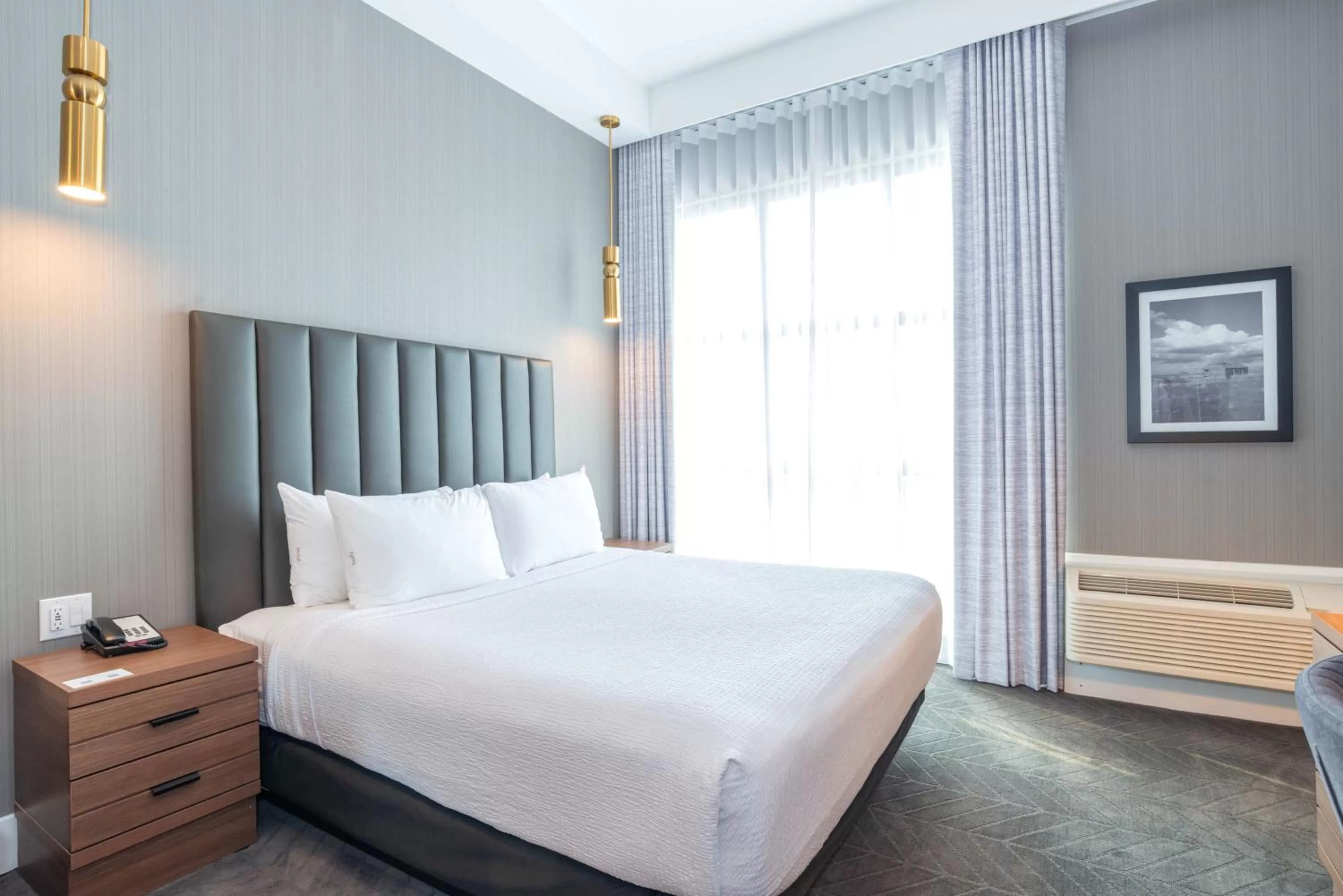 Photo of the whole room, Bed in Sandman Signature Sherwood Park Hotel