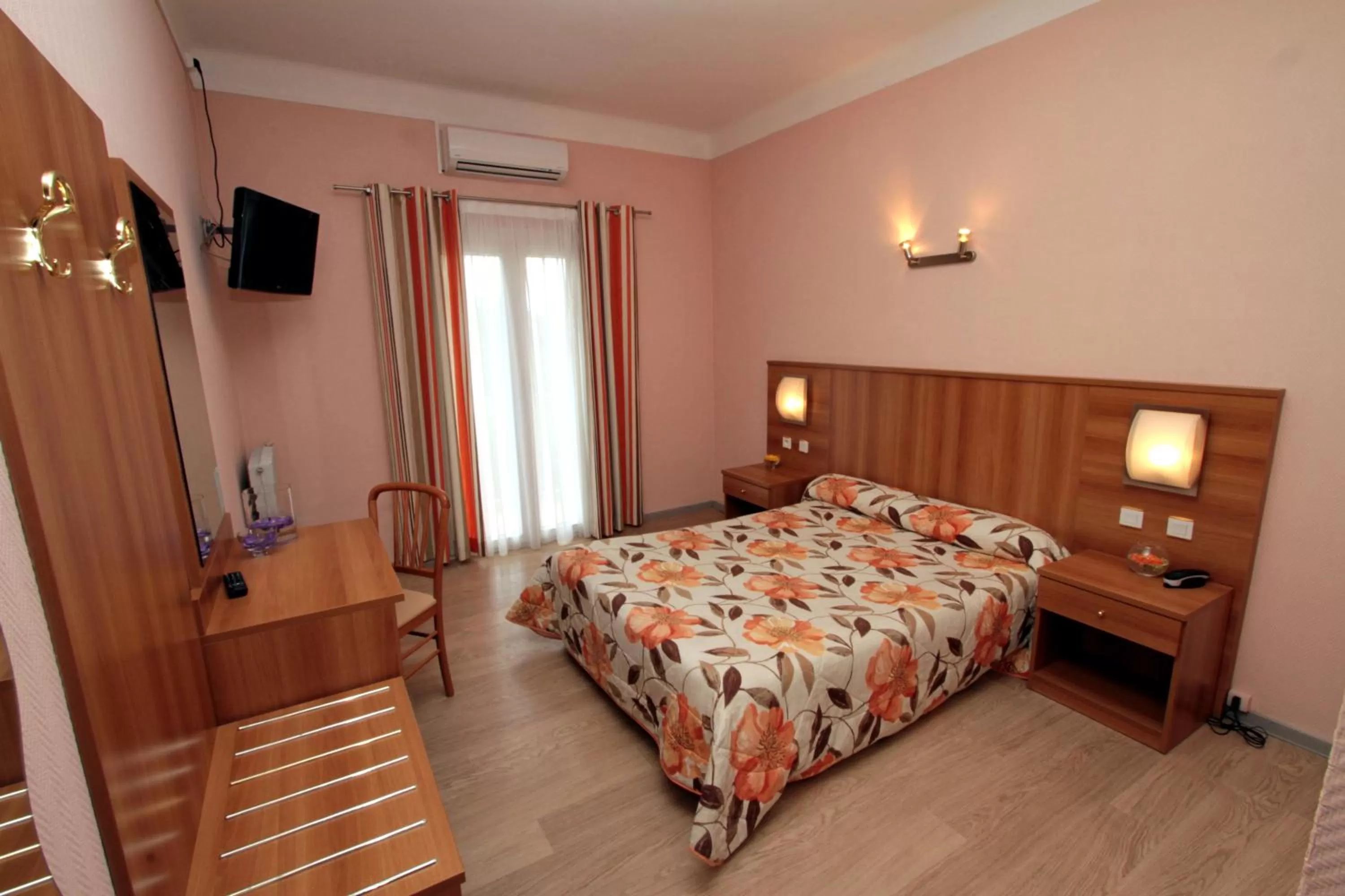 Bedroom, Bed in Hotel de La Paix