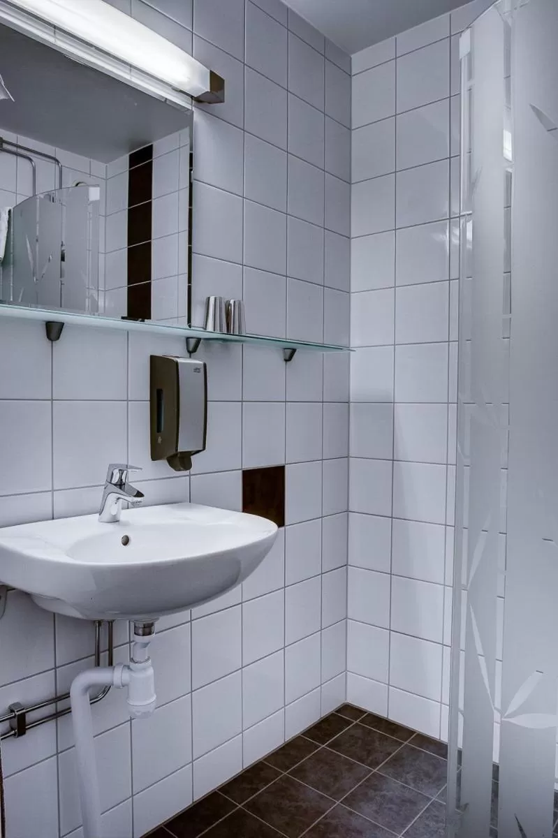 Bathroom in Hotel Amadeus by First