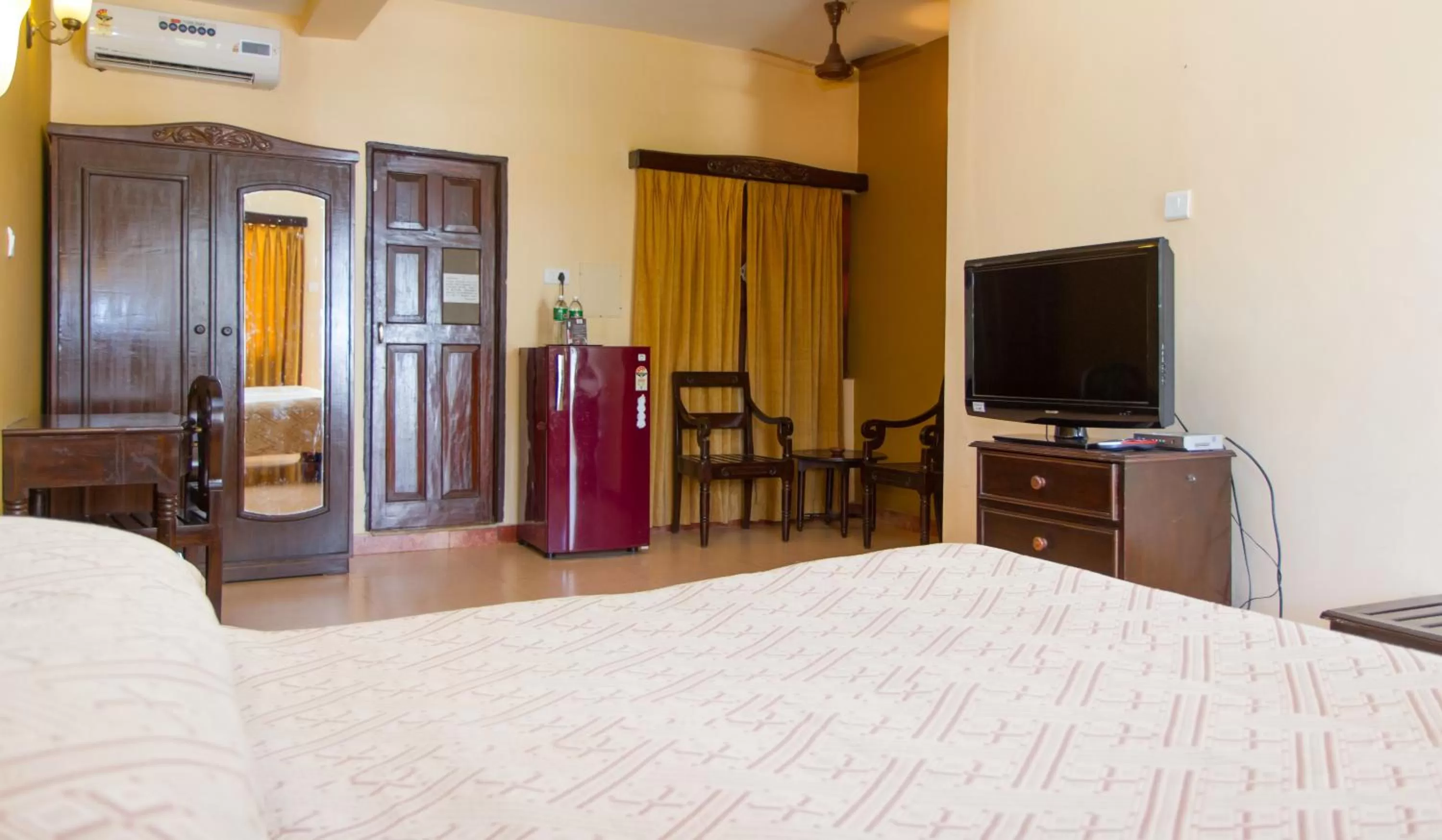 Bed, TV/Entertainment Center in Resorte Marinha Dourada