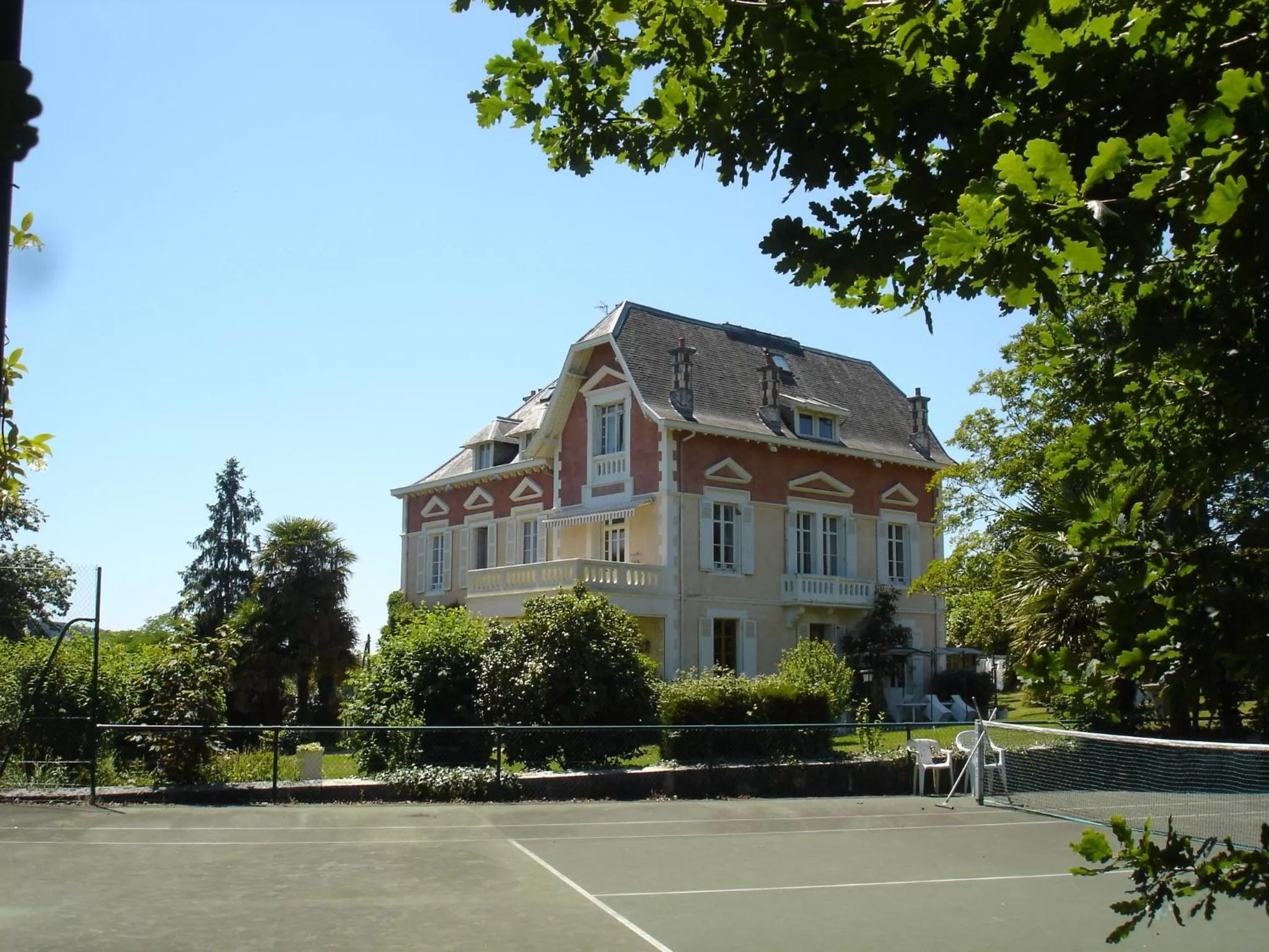 Facade/entrance in Domaine de Bassilour