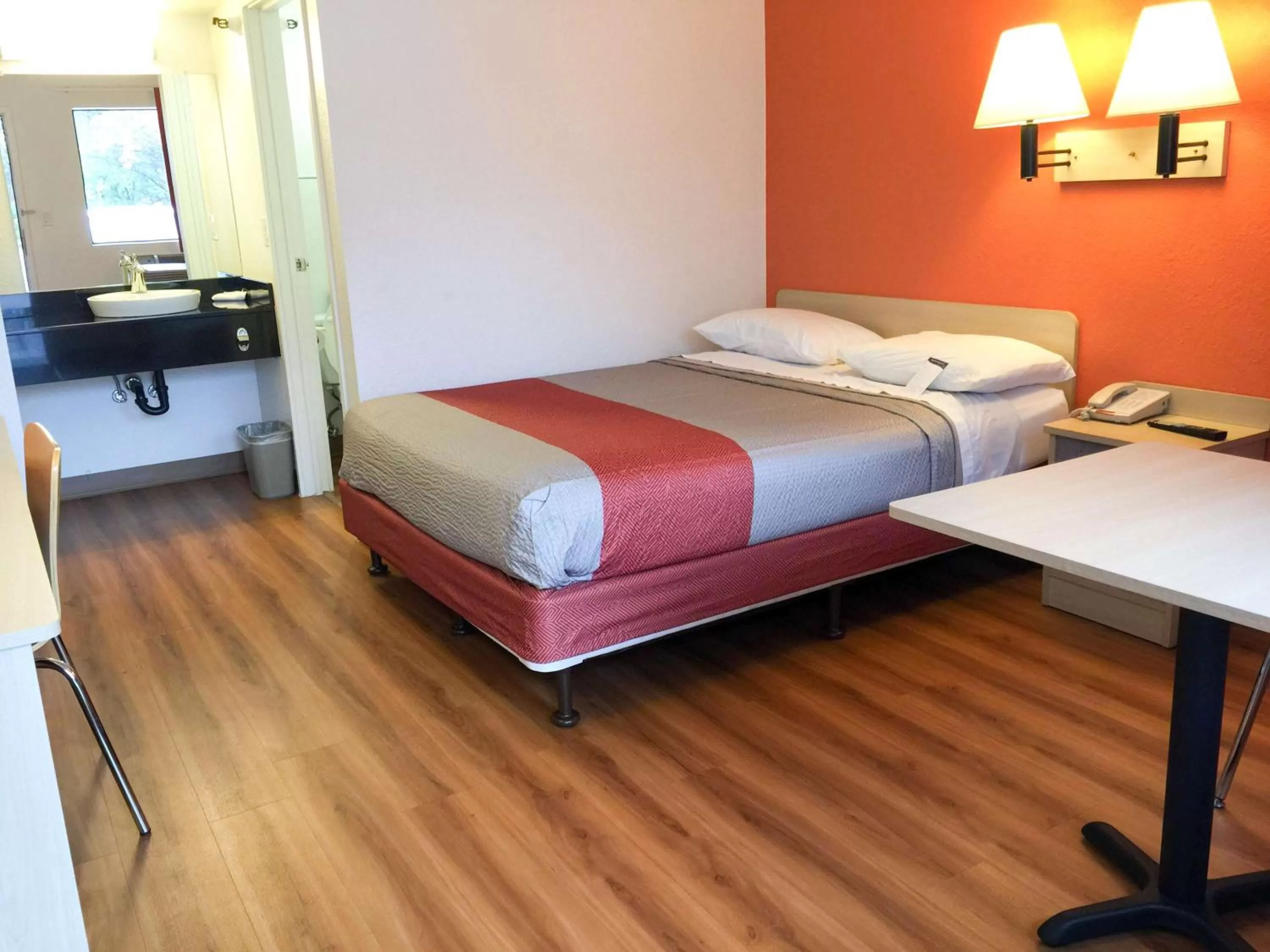 Other, Bed in Motel 6-Roseville, MN - Minneapolis North