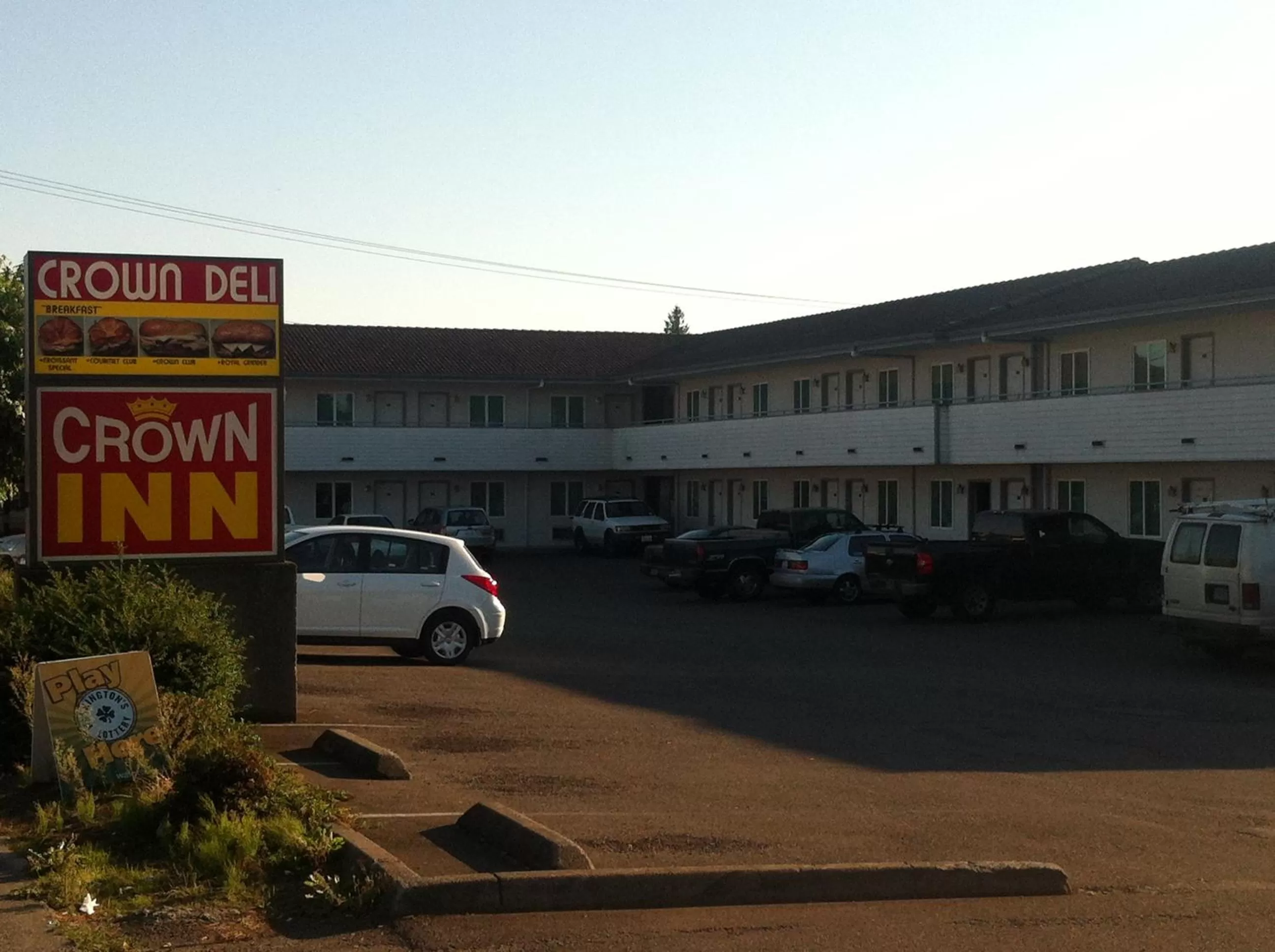 Facade/entrance in Crown Inn