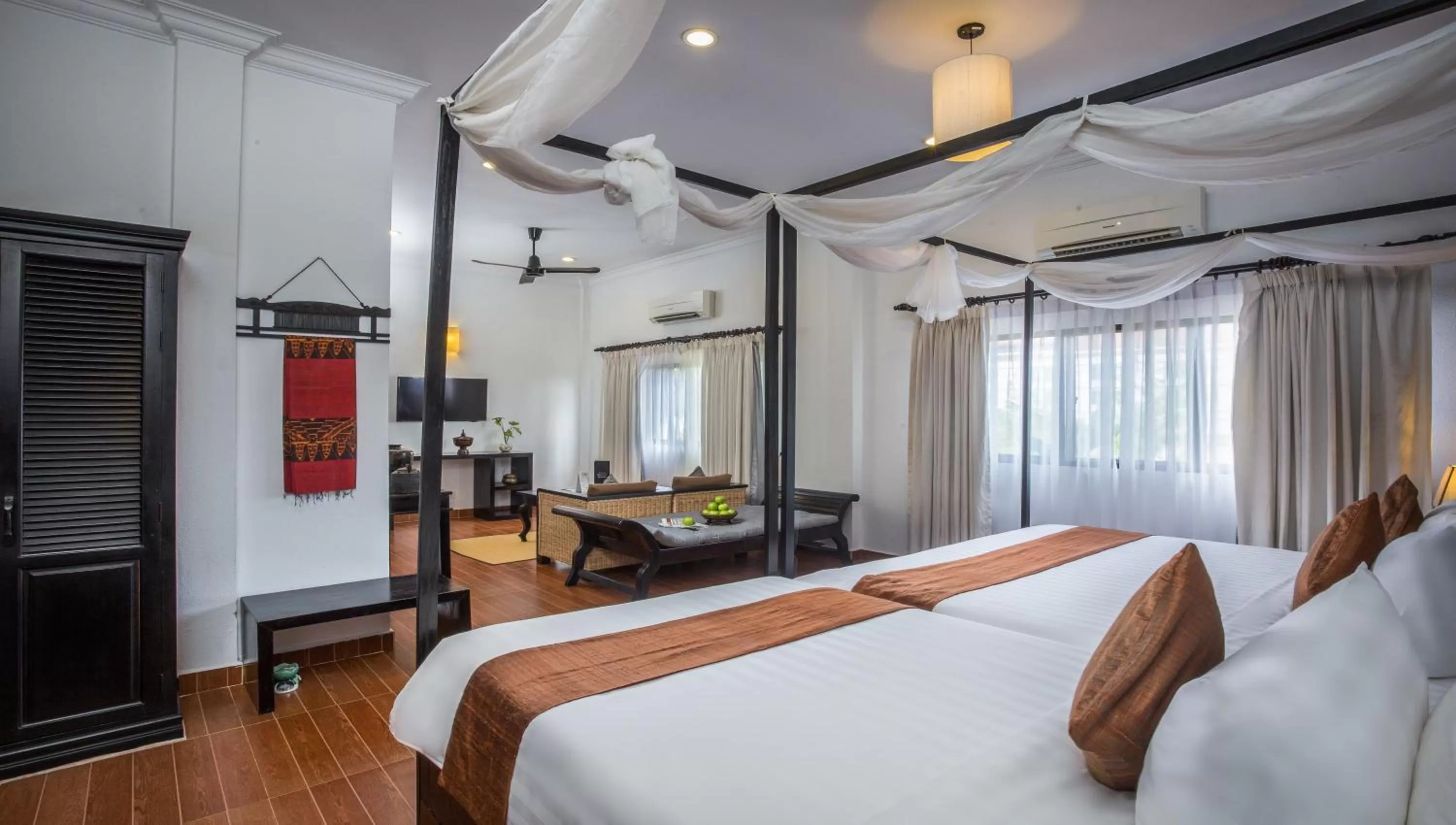 Photo of the whole room, Bed in The Cyclo d'Angkor Boutique Hotel