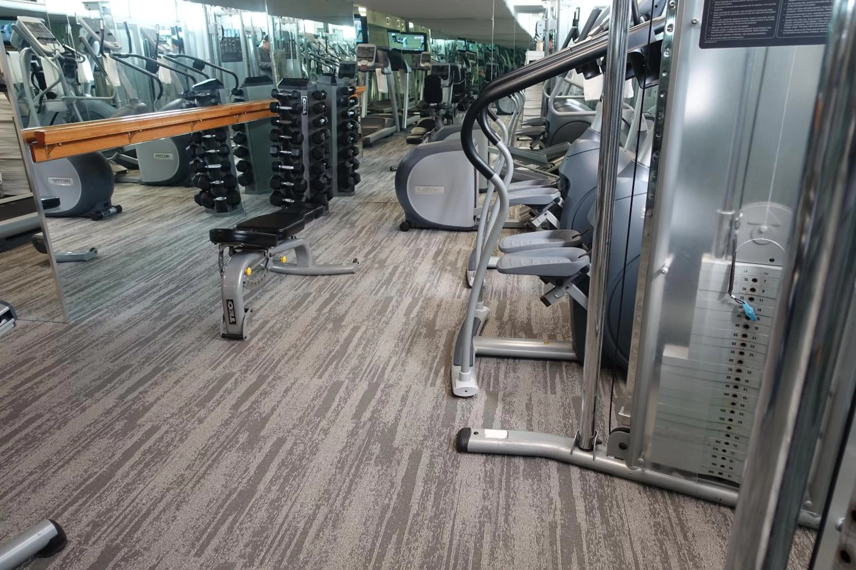 Fitness centre/facilities in State Plaza Hotel
