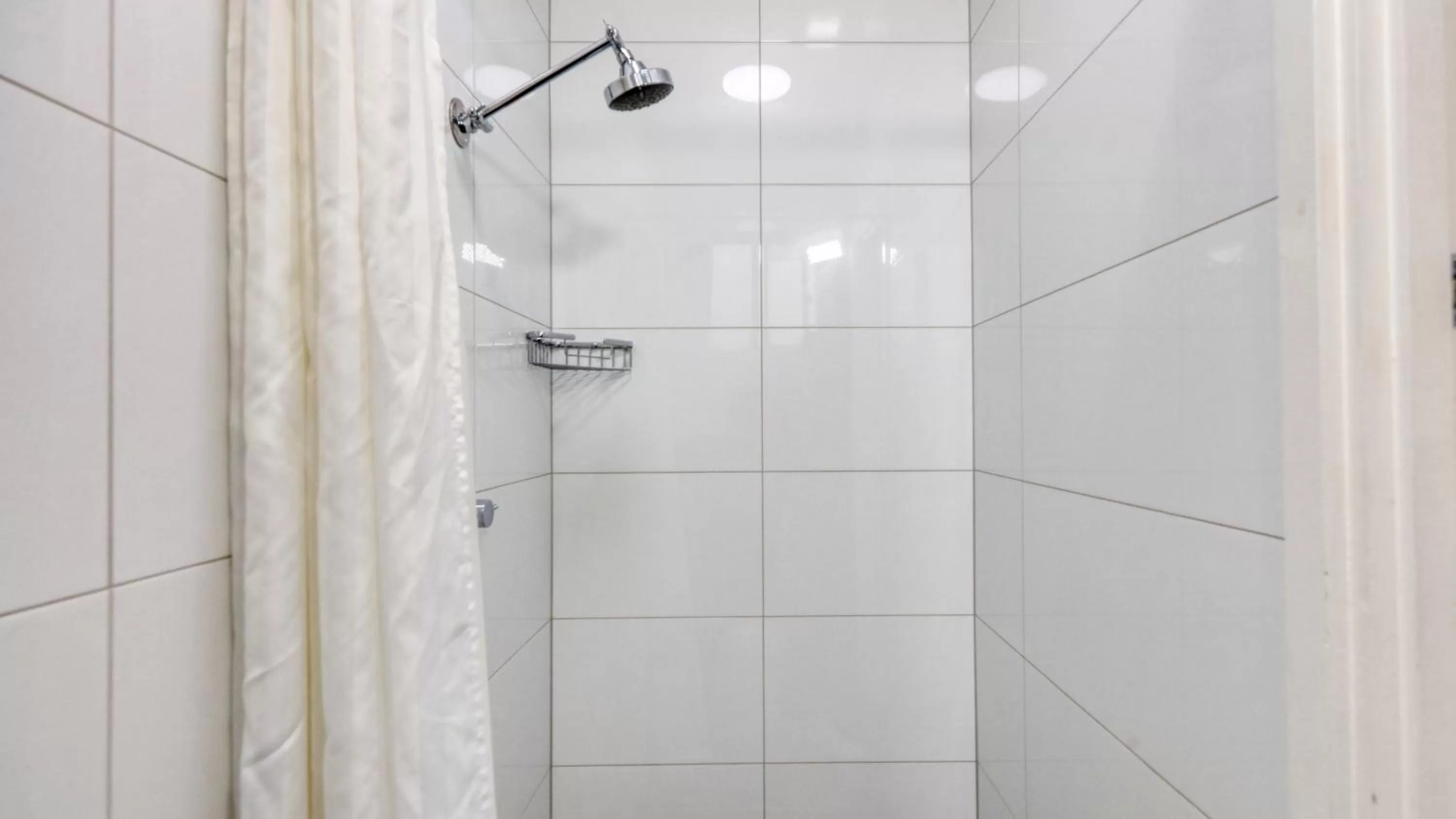 Shower in Hilltop Motel