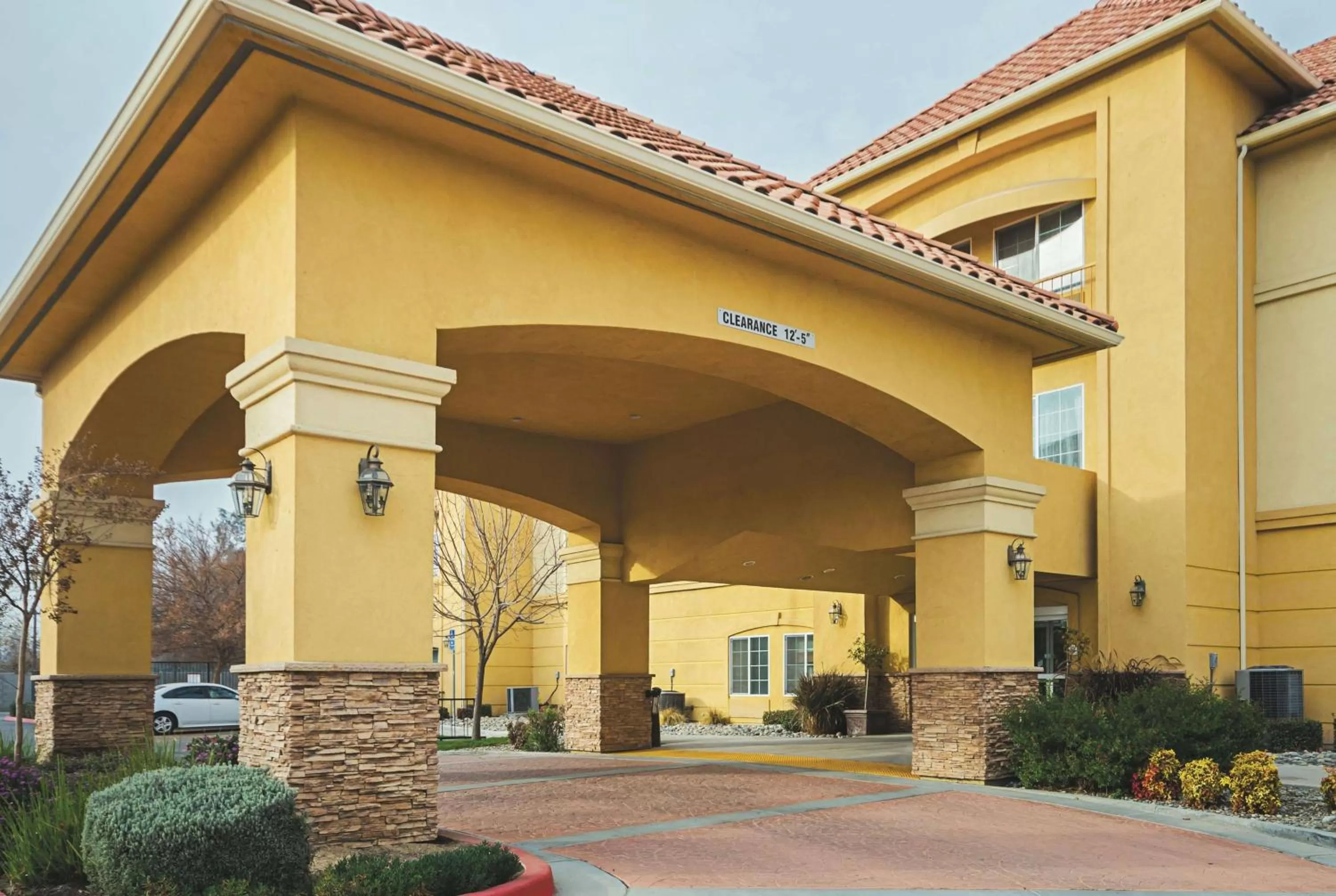 Property building in La Quinta by Wyndham Fresno Northwest