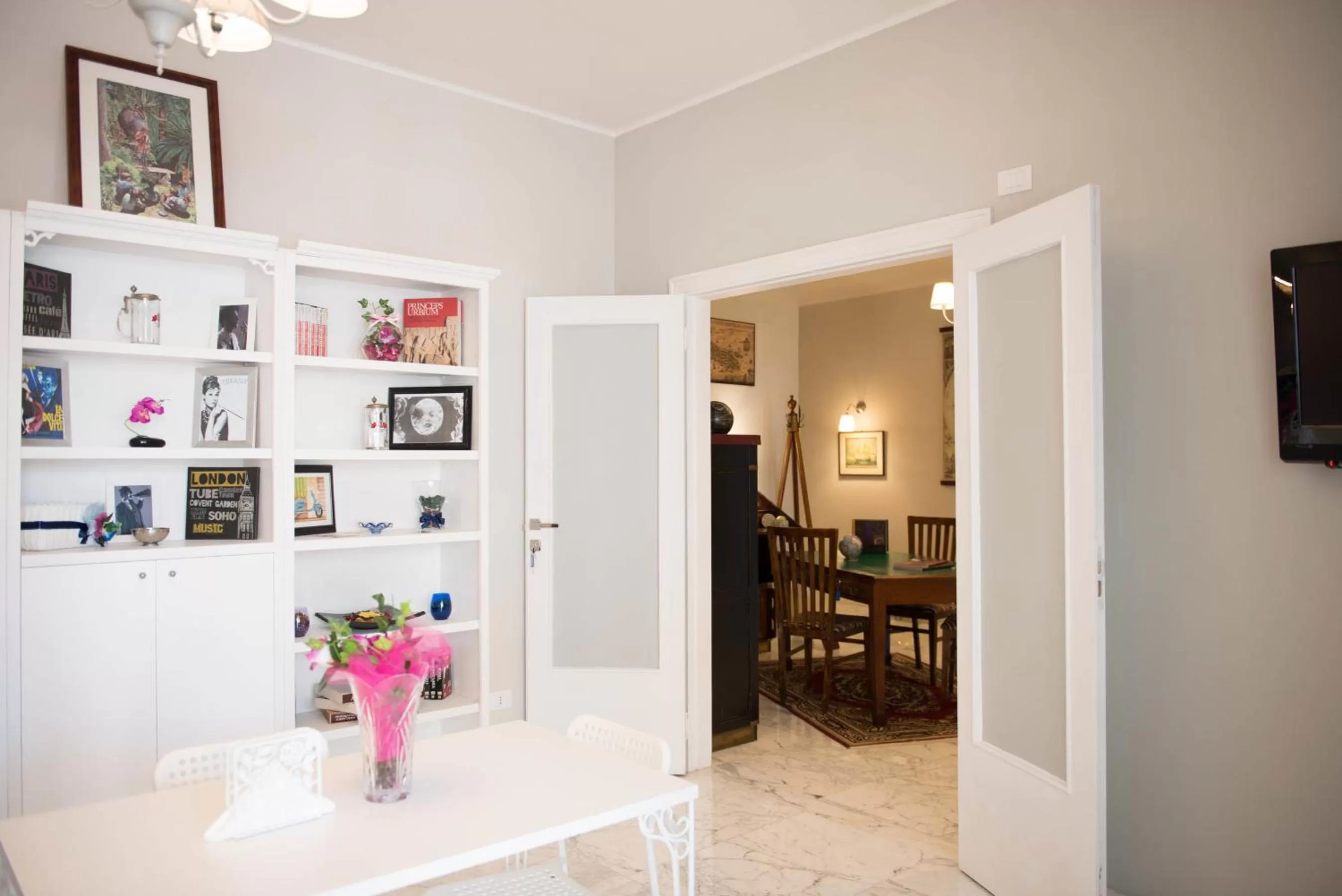 Communal lounge/ TV room in Authentic Sweet Home