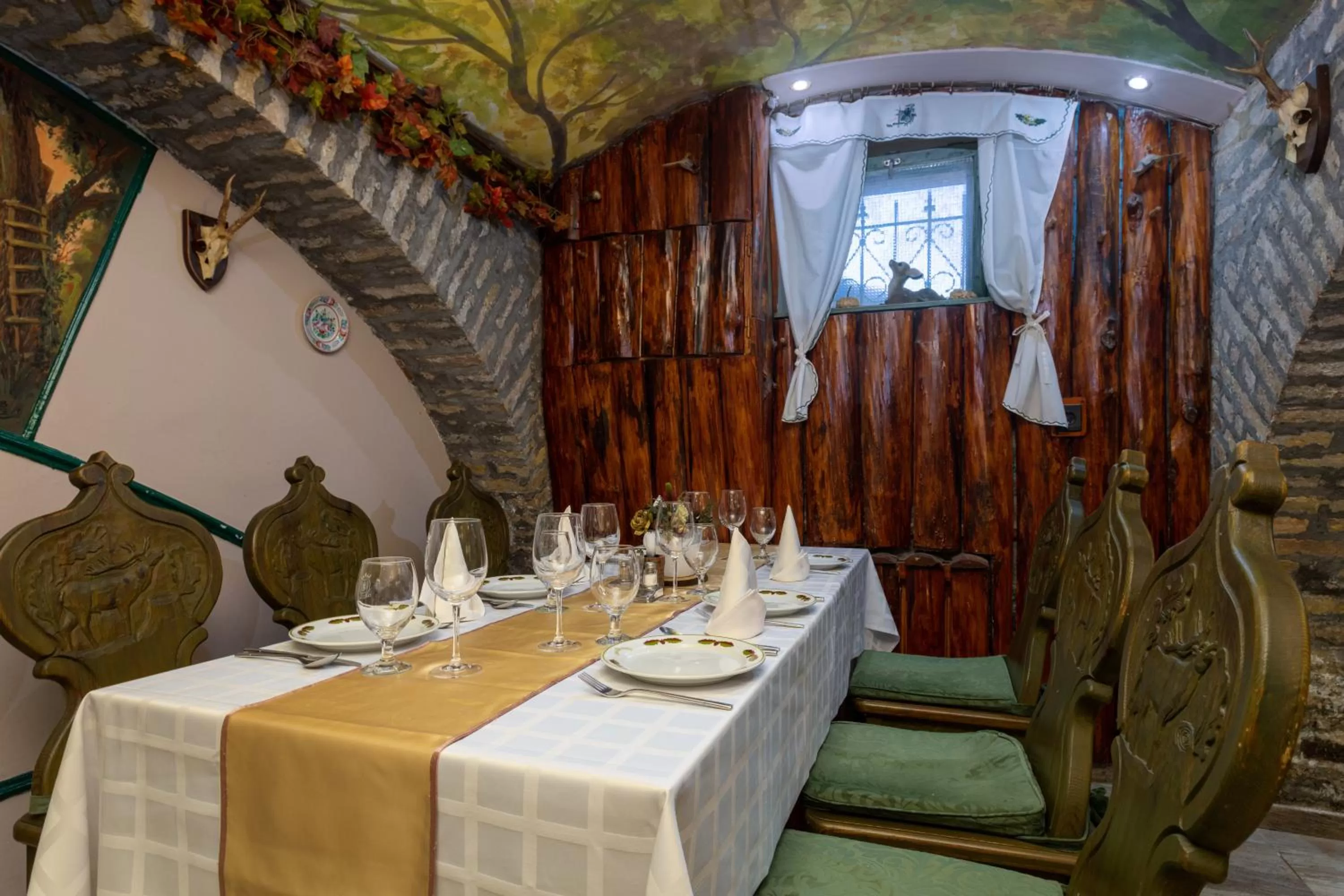 Restaurant/places to eat in Illés Hotel