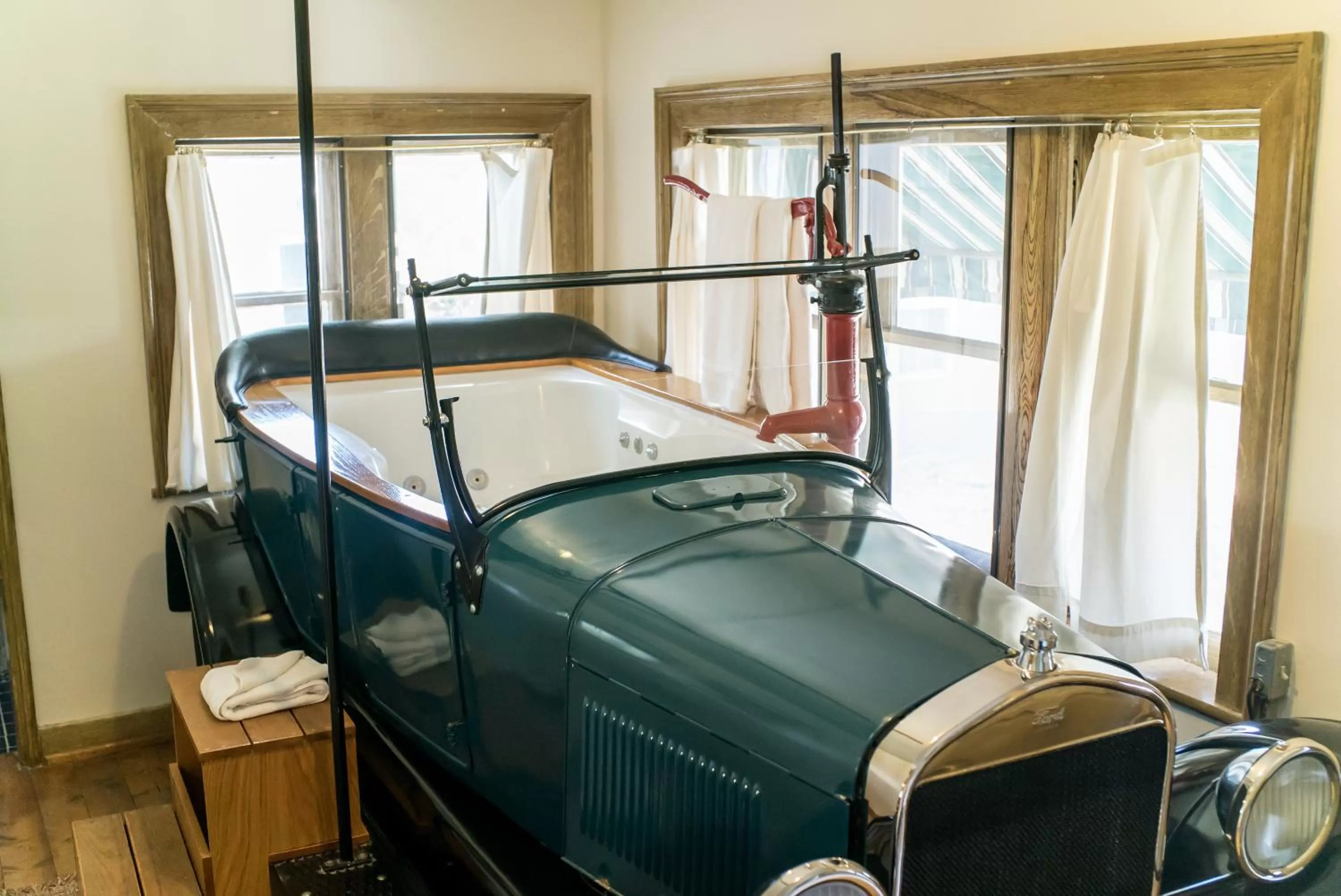 Bath, Bed in The Mulberry Inn -An Historic Bed and Breakfast