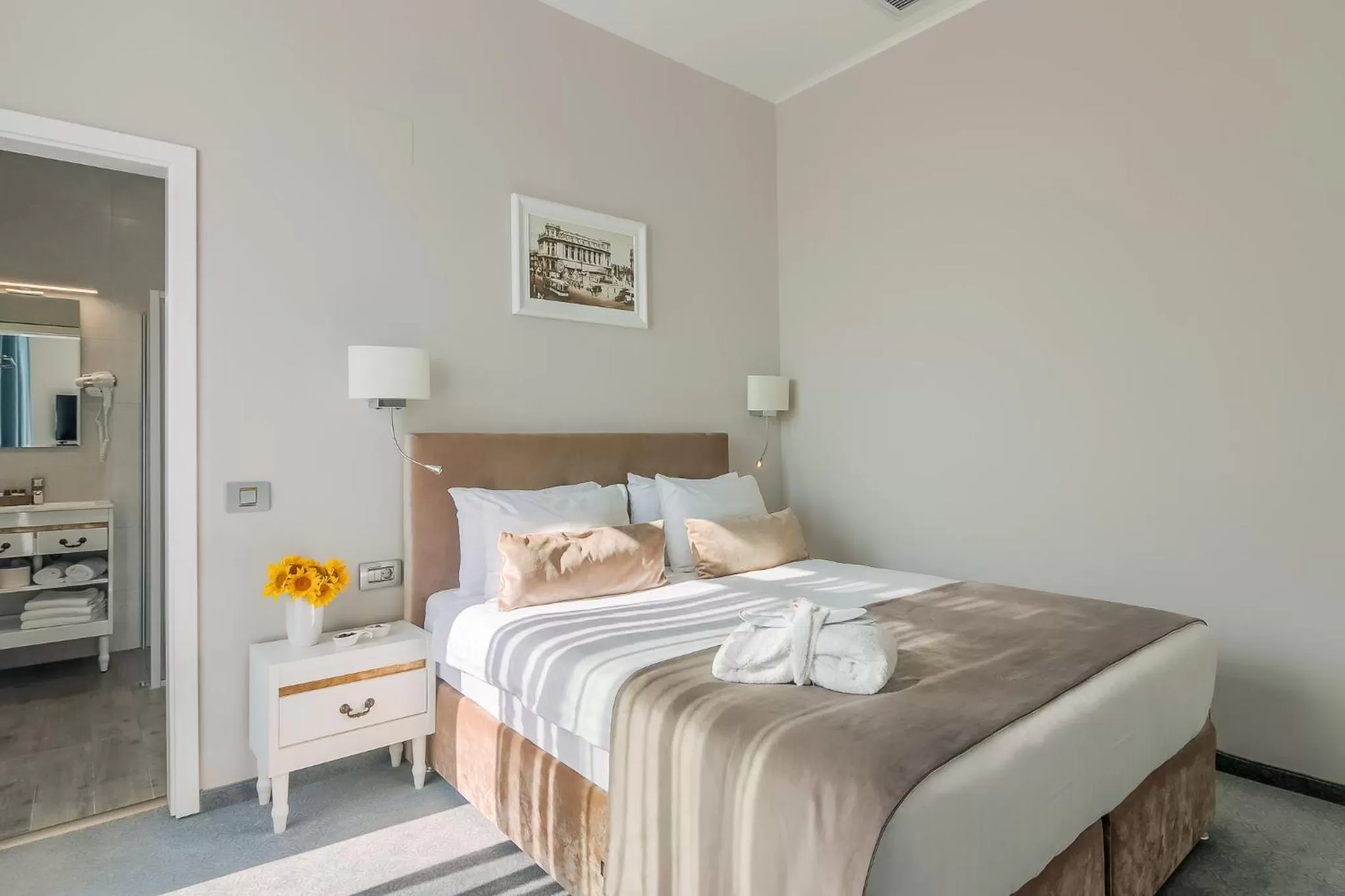 Bed in New Era Hotel Old Town Party Zone Bucharest- parking with fee nearby - NOT at the hotel !