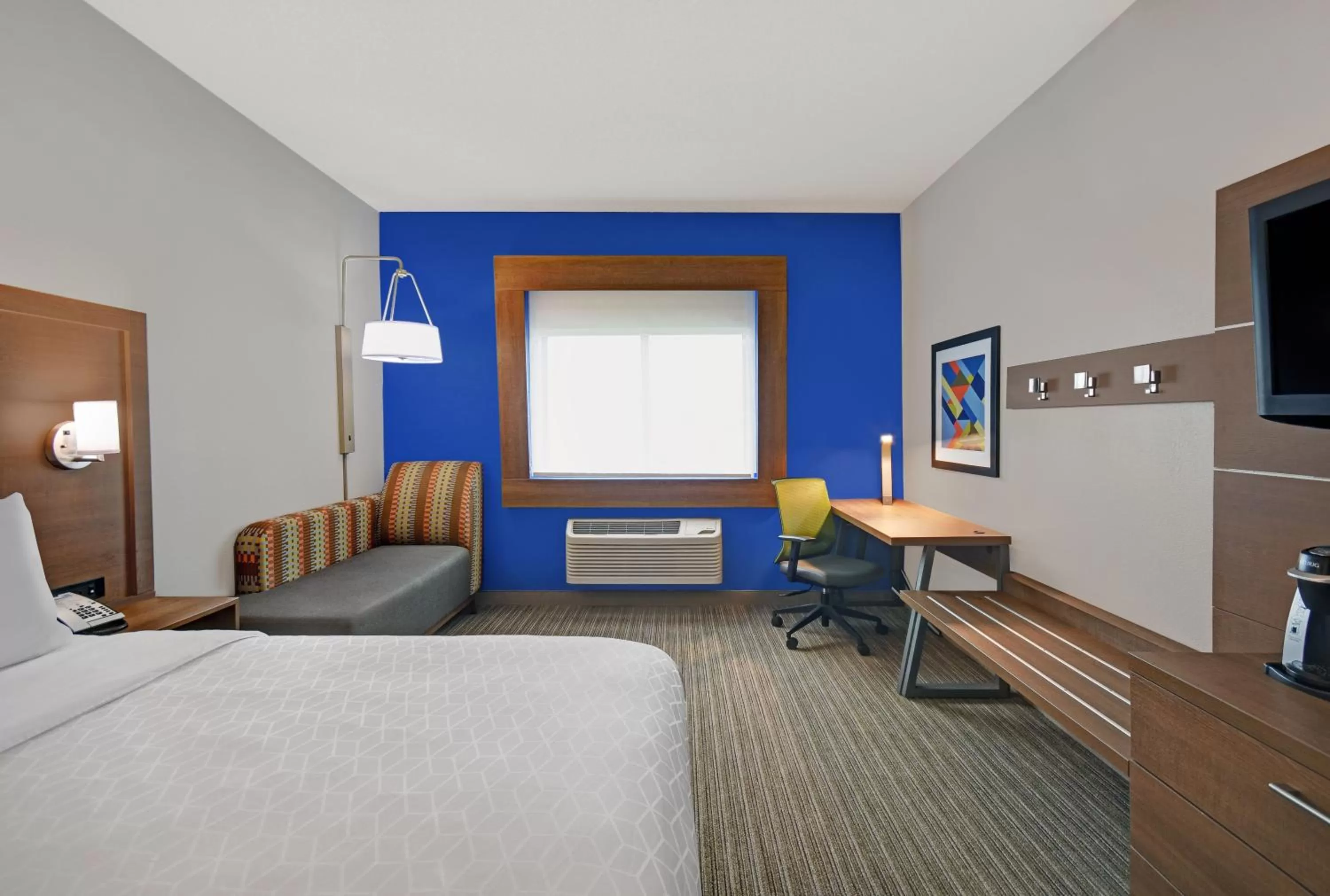 Photo of the whole room, Bed in Holiday Inn Express Adrian by IHG