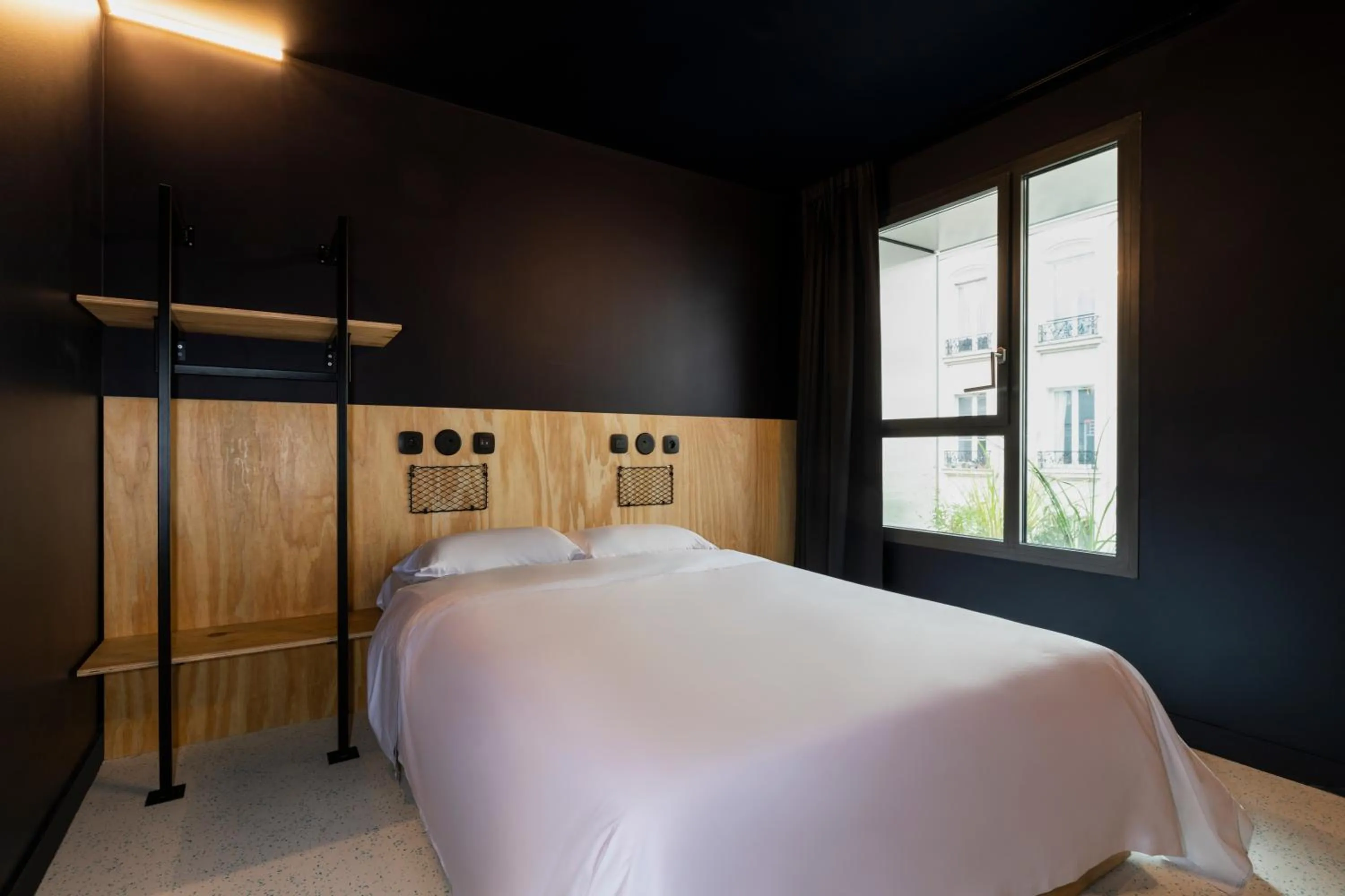 Bedroom, Bed in JO&JOE Paris - Nation