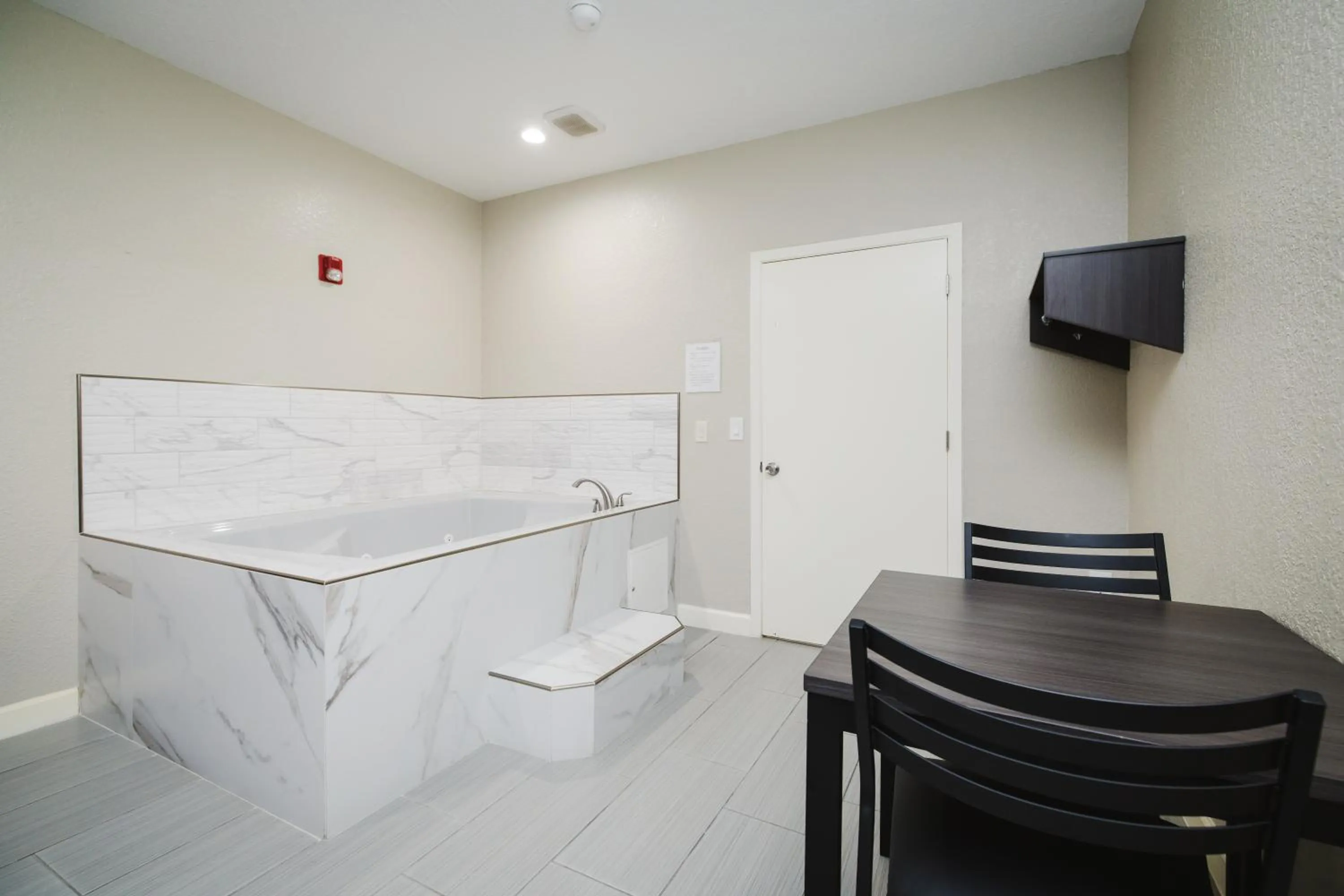 Bed in Winchester Inn and Suites Humble/IAH/North Houston