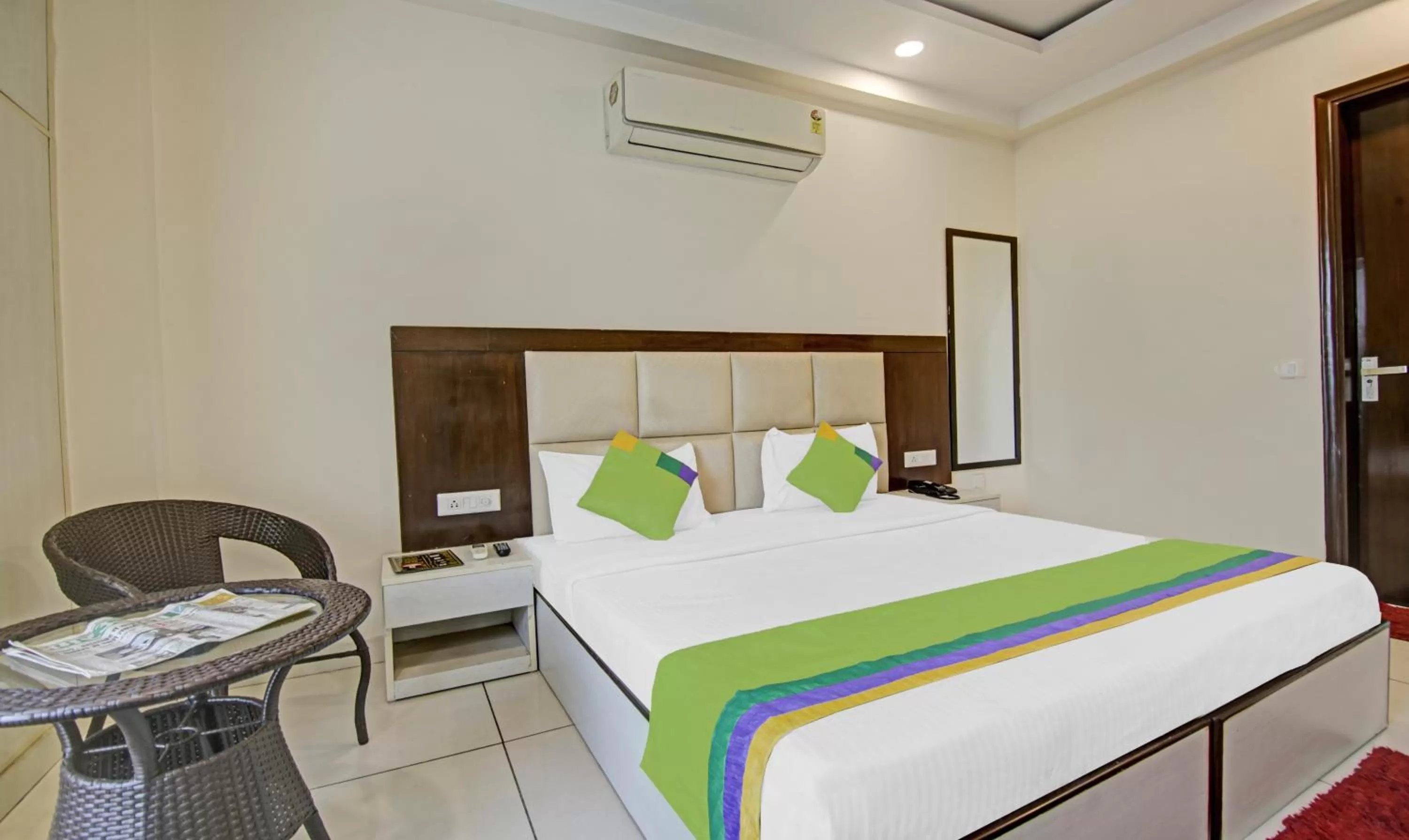 Bed in Treebo Trend Apple Pie