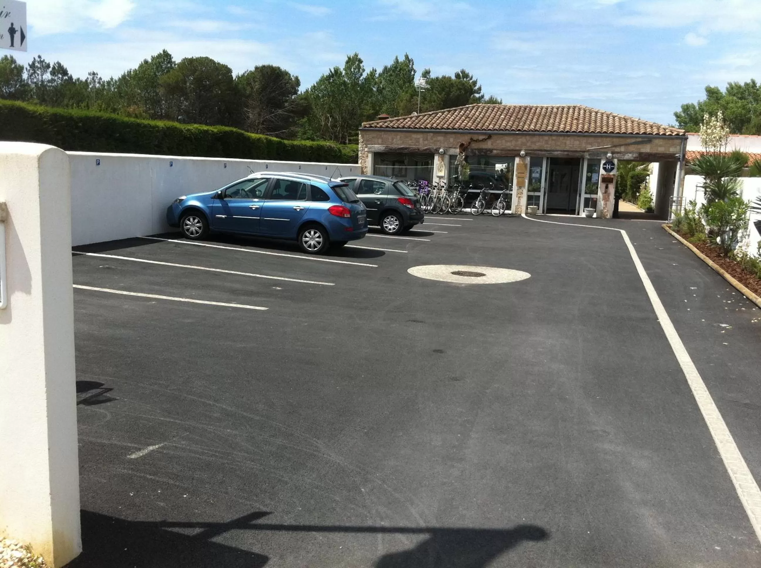 Facade/entrance in Hôtel Restaurant & Spa Plaisir