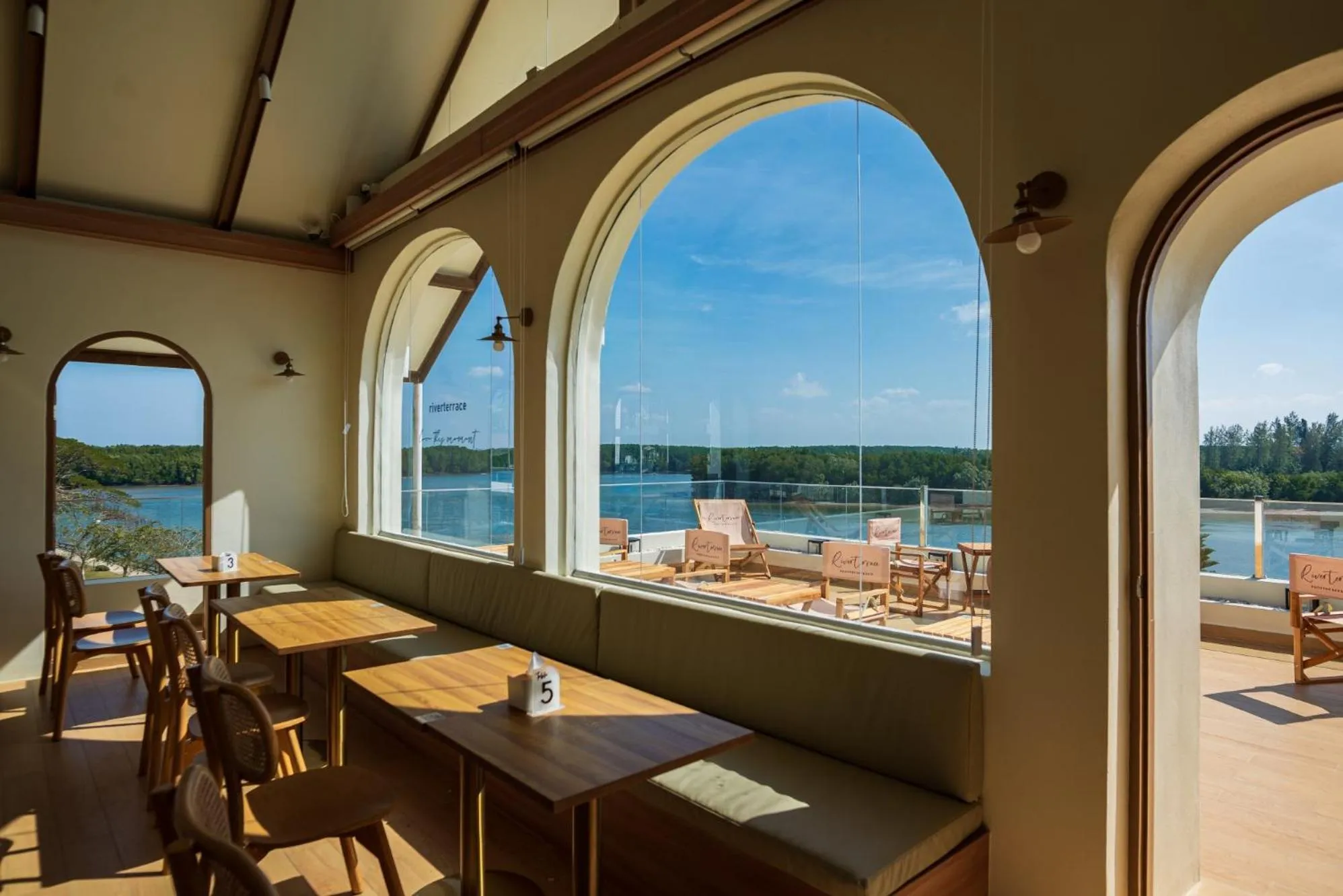 Restaurant/places to eat in Krabi River Hotel