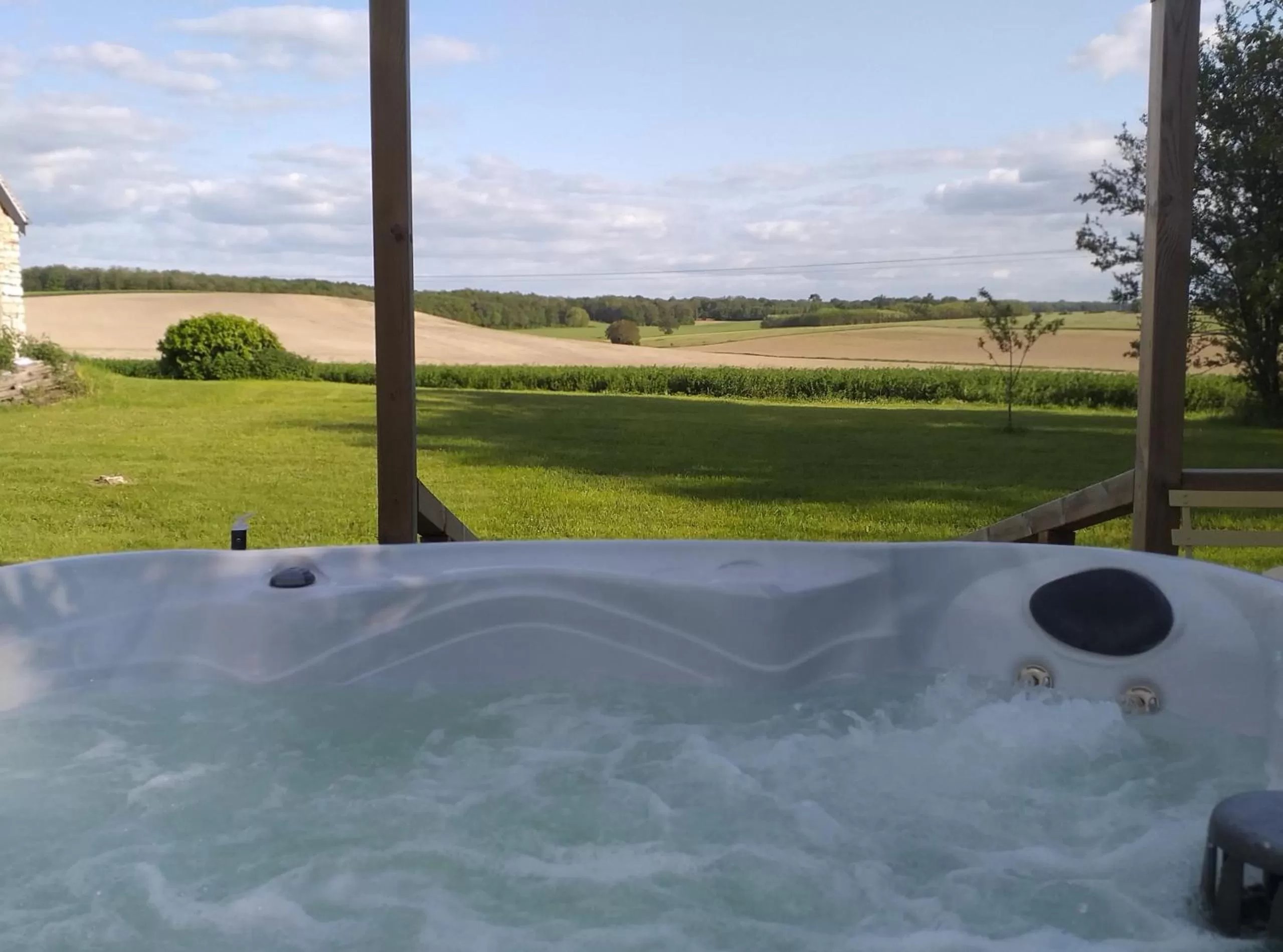 Spa and wellness centre/facilities in La BerryCurienne proche du Zoo de Beauval Saint-Aignan avec SDB, WC ET SPA PRIVATIF pour chaque chambre