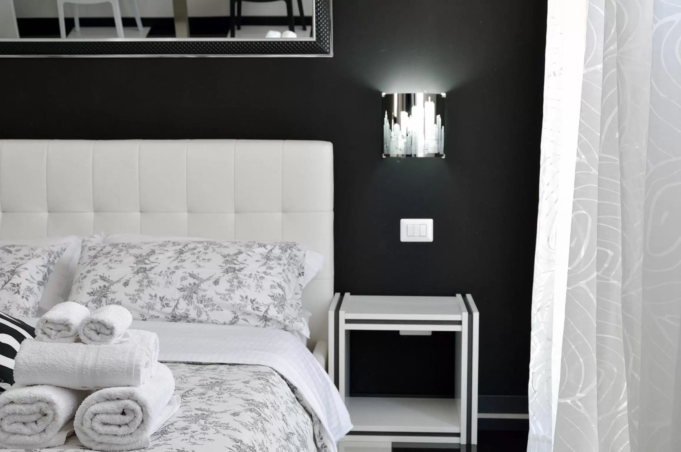 Bedroom, Bed in Black & White G&G