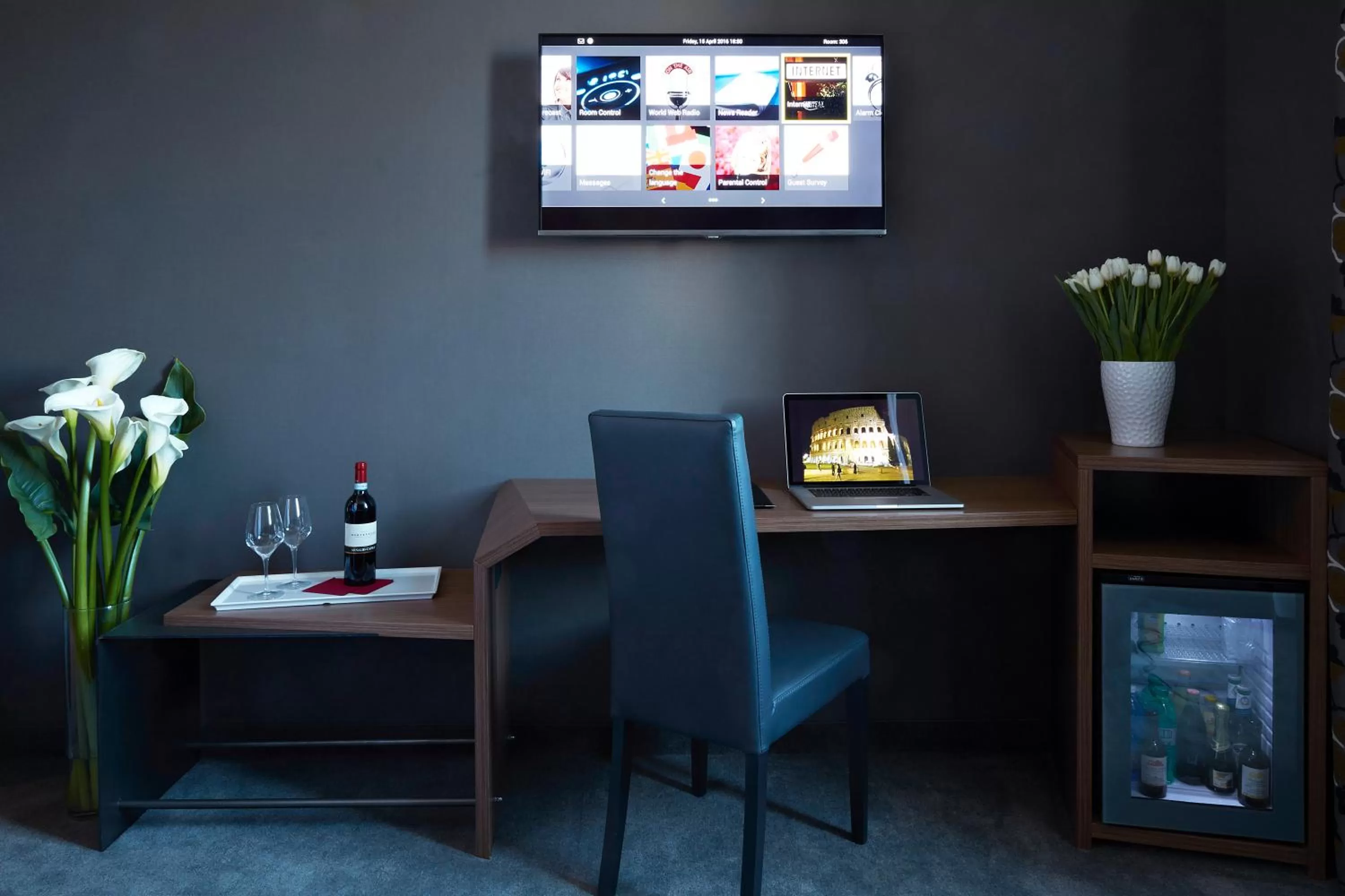 Bedroom in Hotel The Building