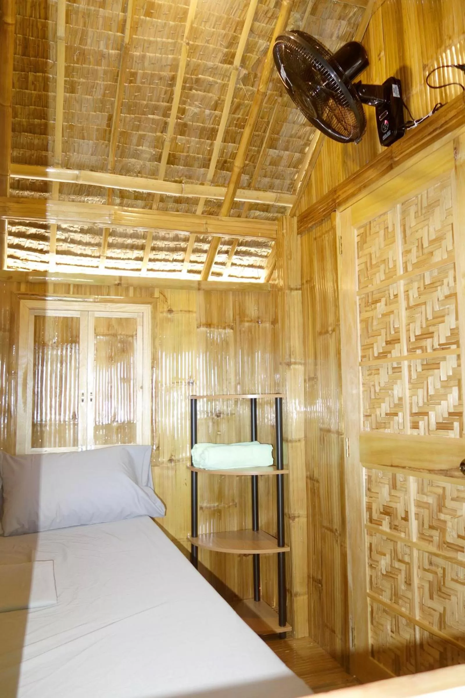 Bed in AivyMaes Divers Resort