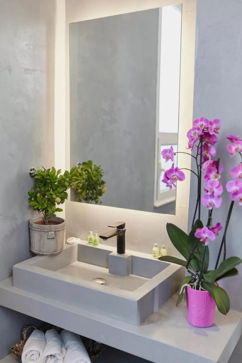 Toilet in The Athens Version Luxury Suites