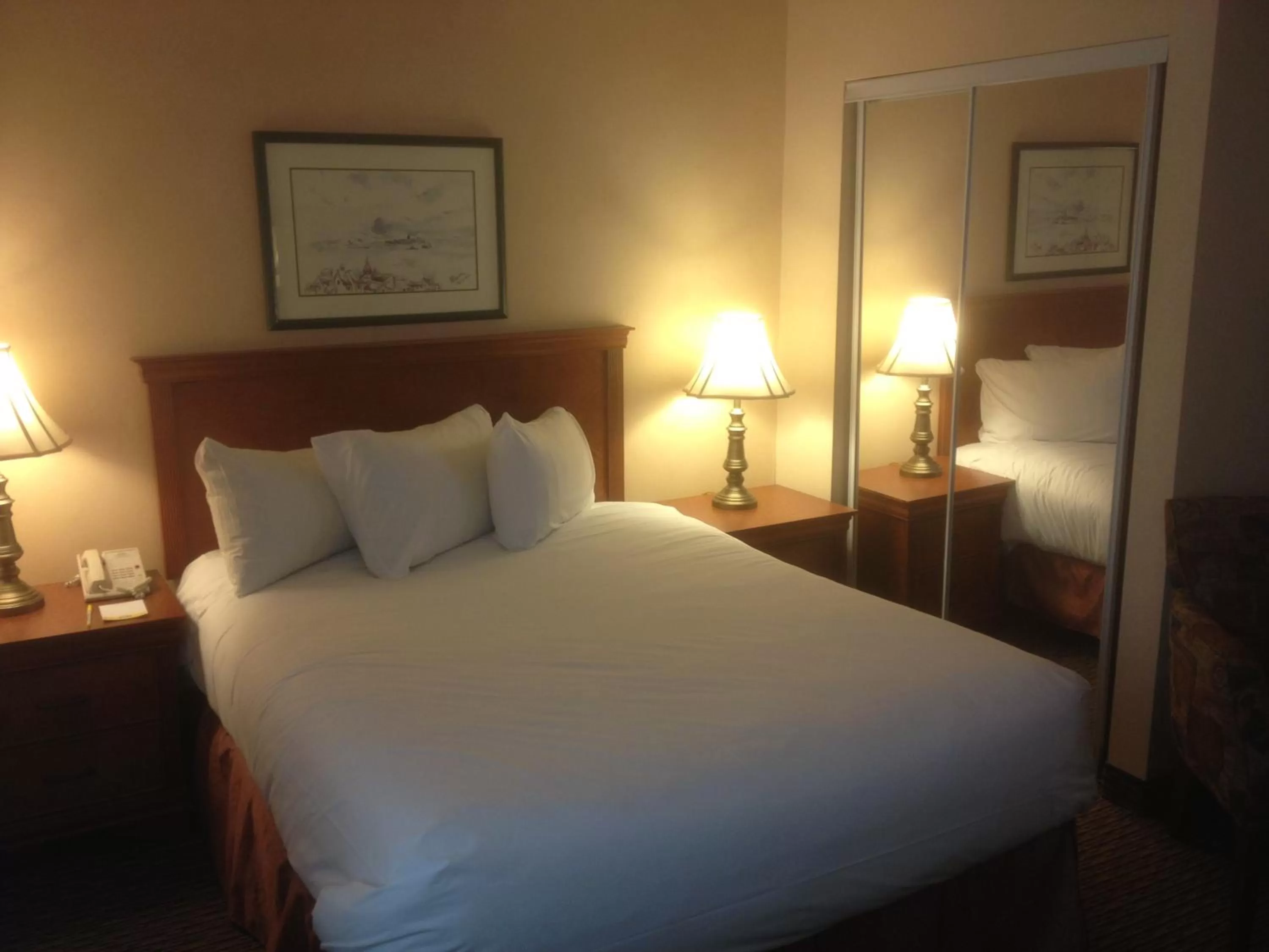 Bed in Hotel Chrome Montreal Centre-Ville