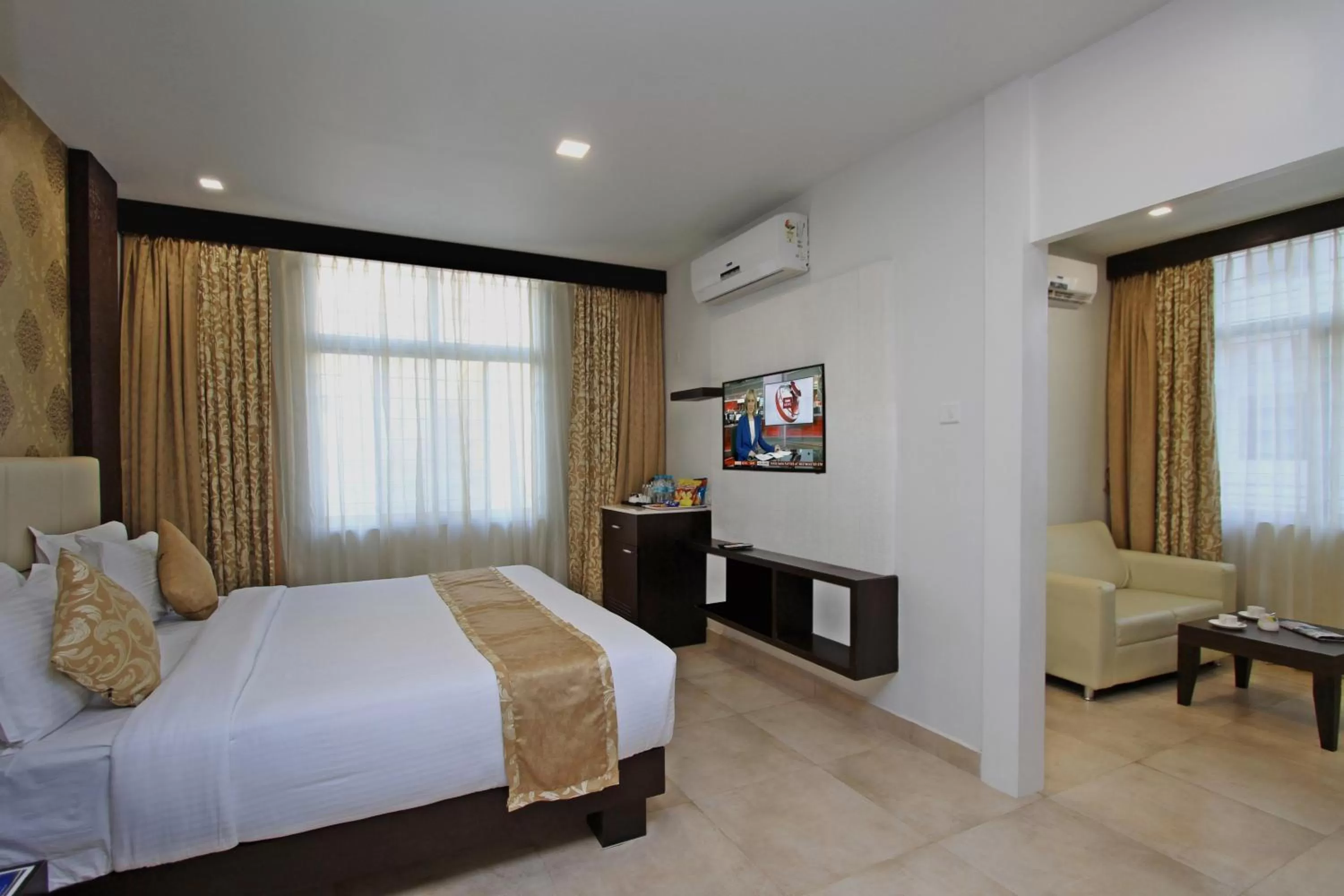 Communal lounge/ TV room, Bed in Ambaari hotel