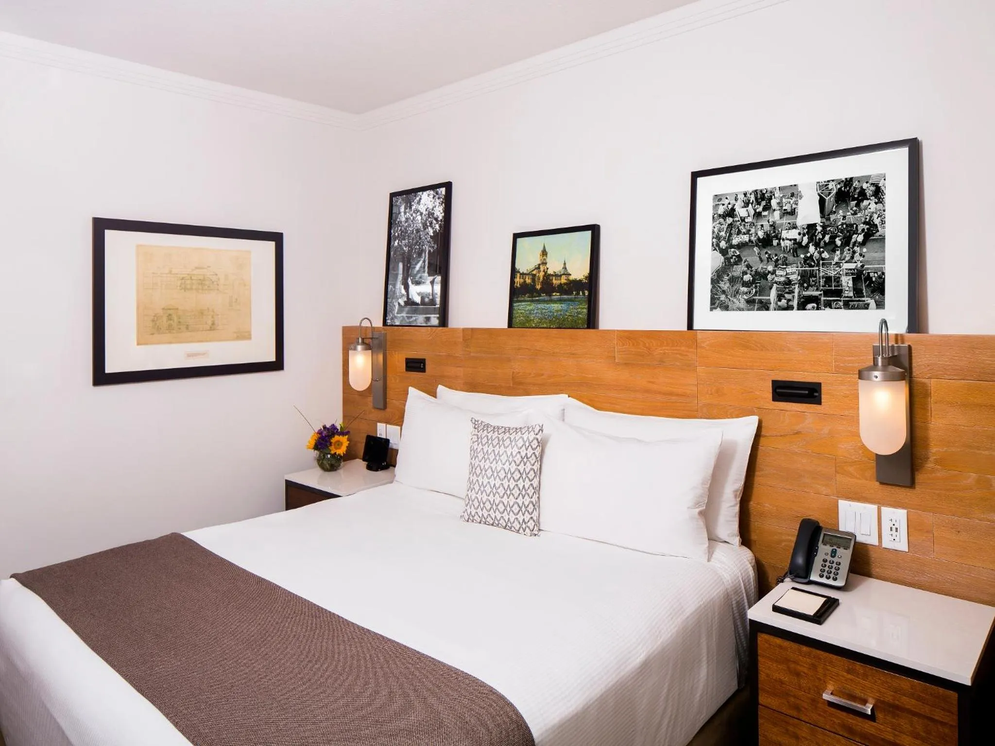 Bedroom, Bed in AT&T Hotel & Conference Center