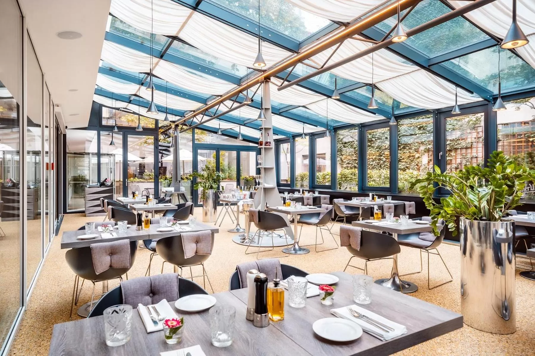 Restaurant/places to eat in Grandium Hotel Prague