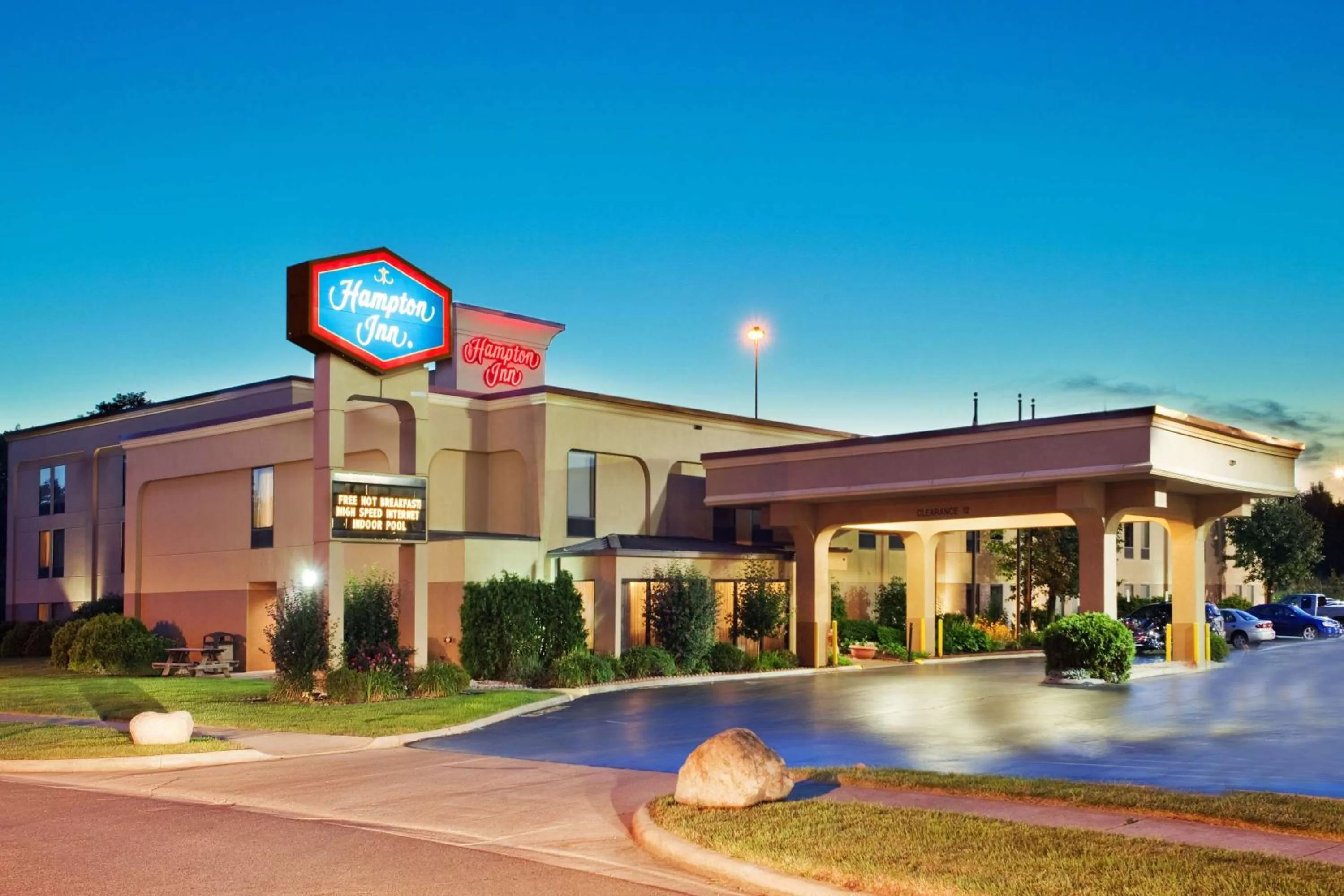 Property building in Hampton Inn Columbus-East
