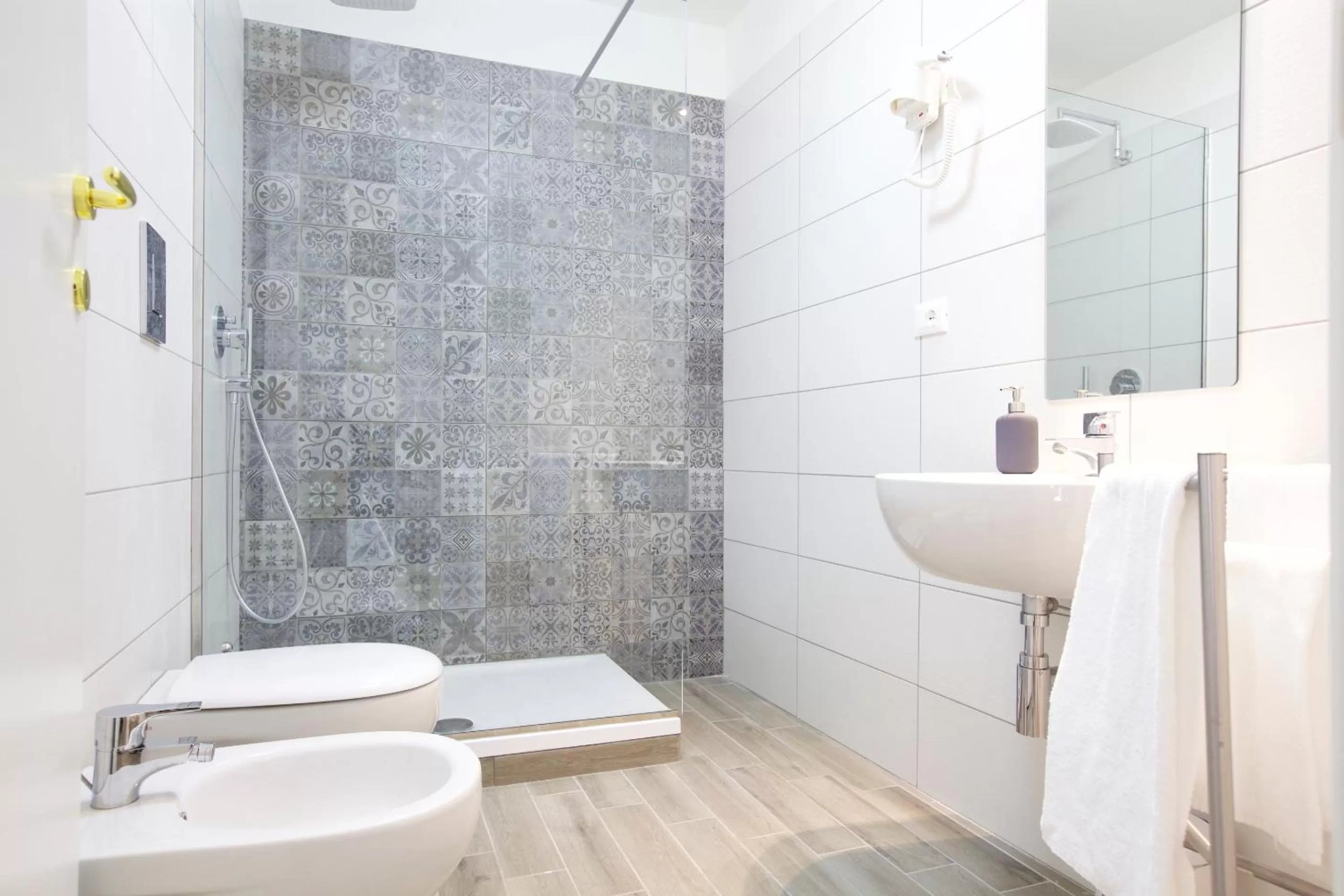 Bathroom in Un Attimo A Roma B&B