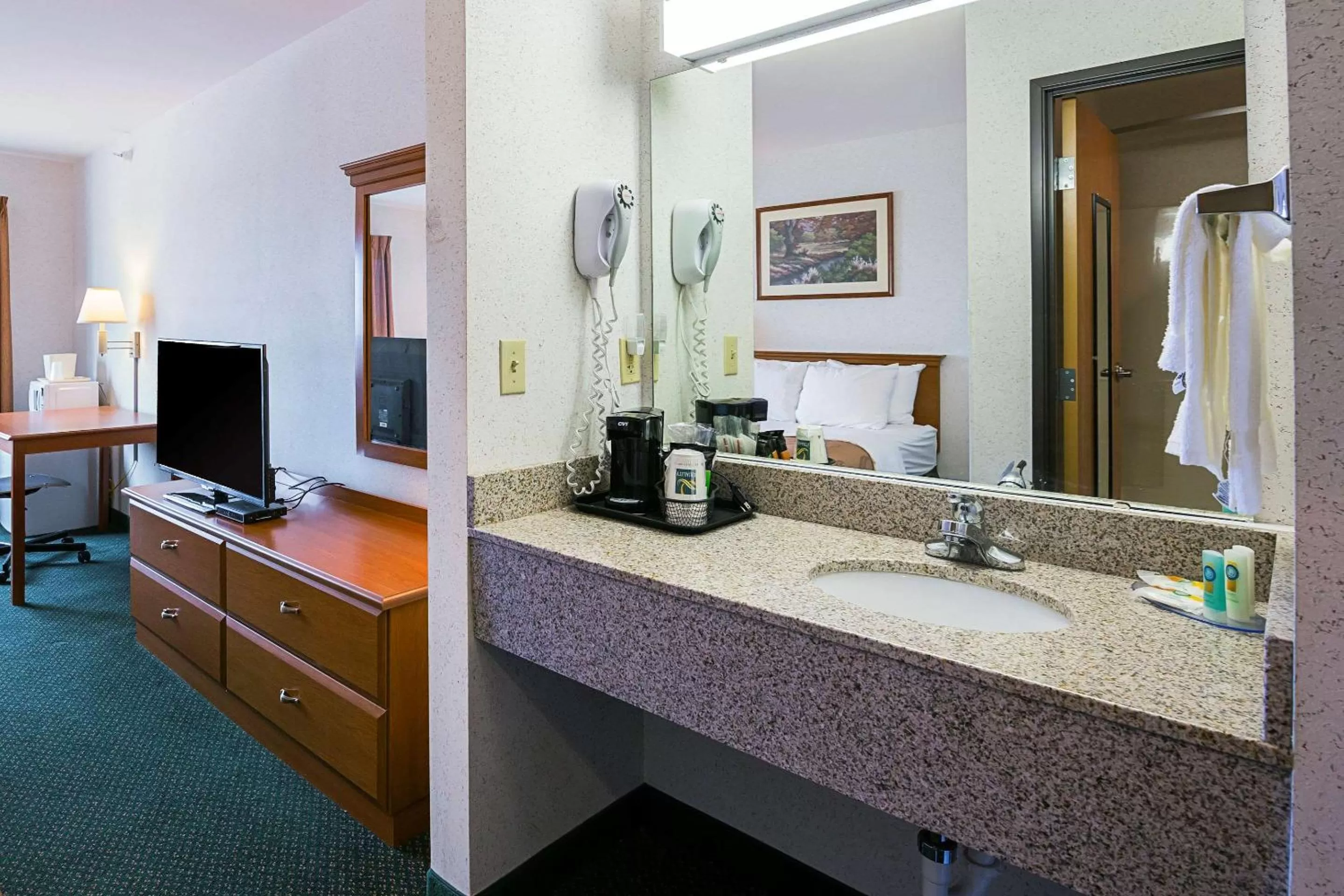 Photo of the whole room in Quality Inn & Suites Belmont - Platteville
