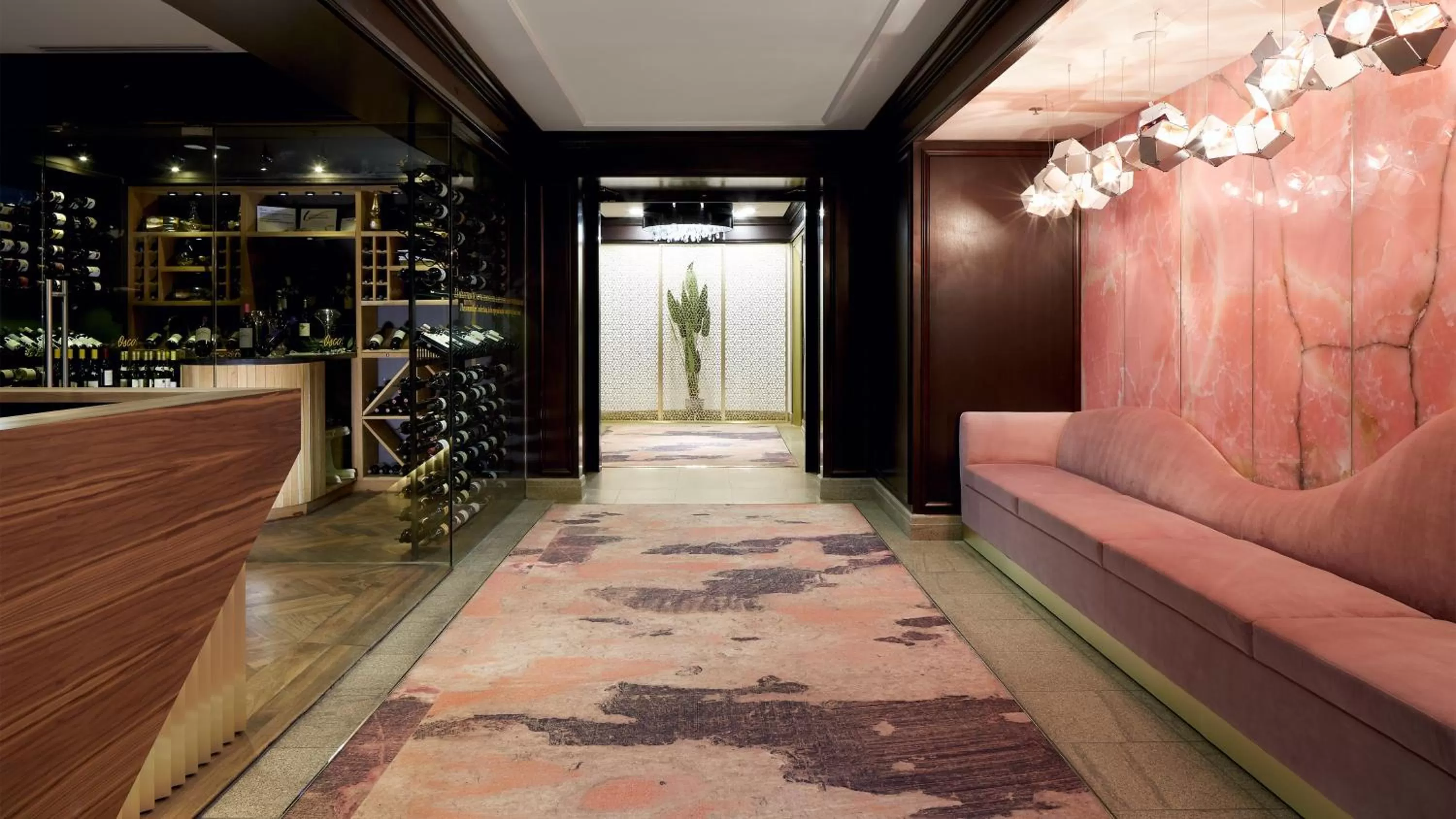 Property building in InterContinental Montreal by IHG