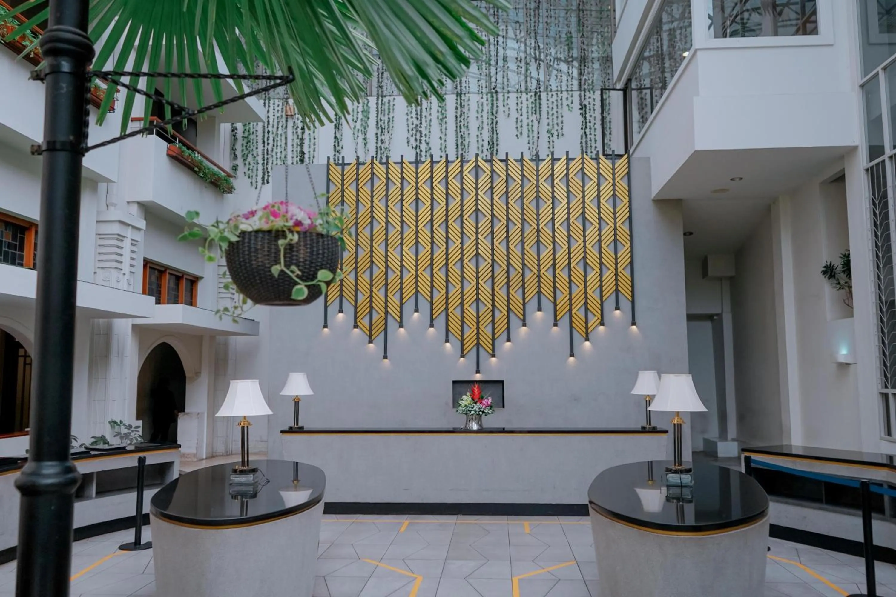 Restaurant/places to eat in Hotel Savoy Homann