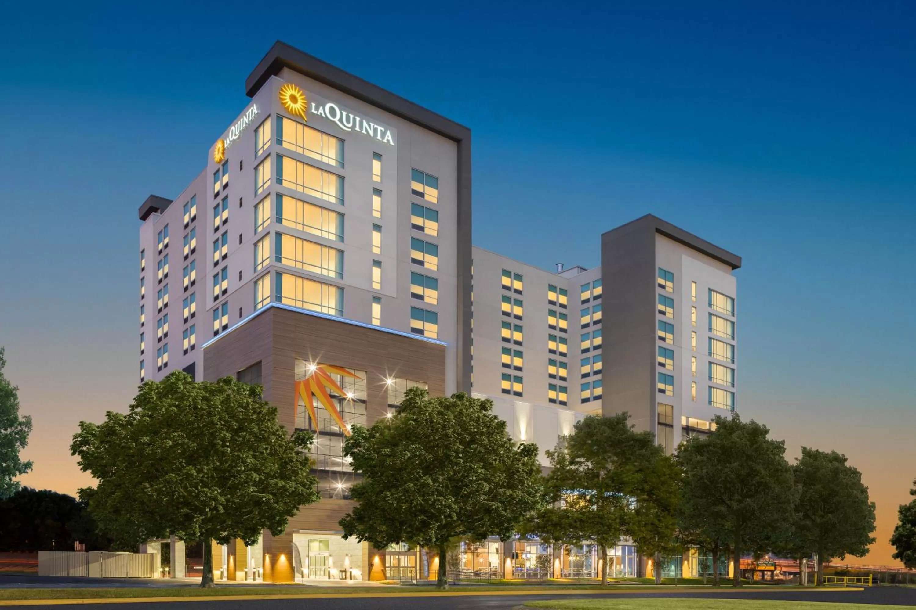 Property building in La Quinta Inn & Suites by Wyndham Nashville Downtown Stadium